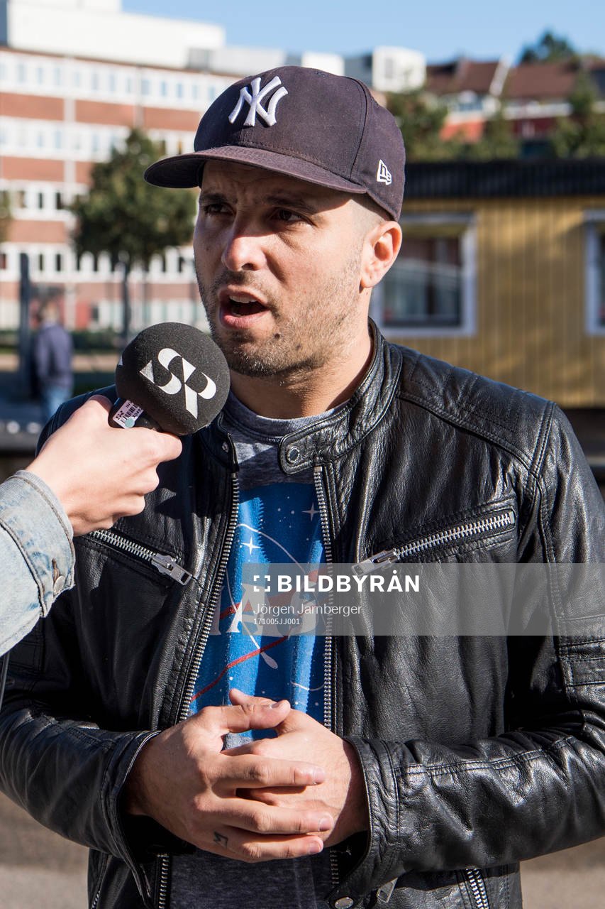 Konstnären Shai Dahan