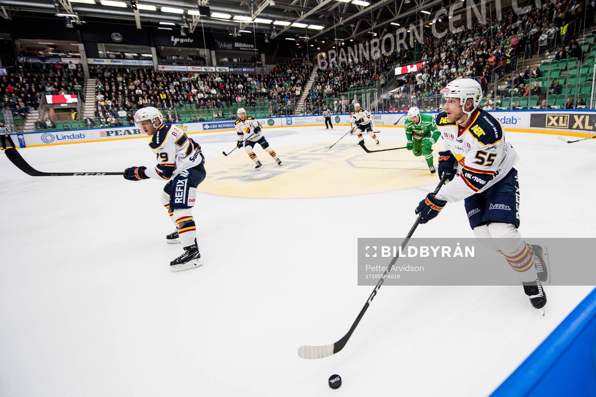 Djurgårdens Alexander Urbom med pucken