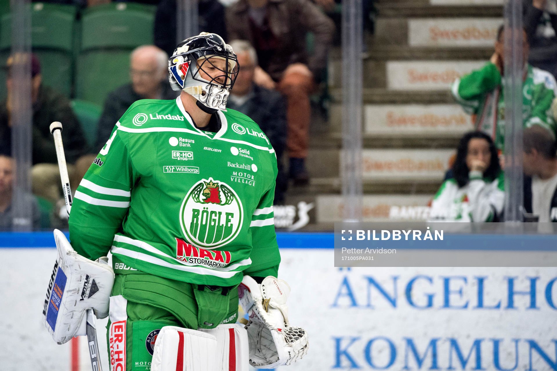 Rögles målvakt Justin Pogge deppar