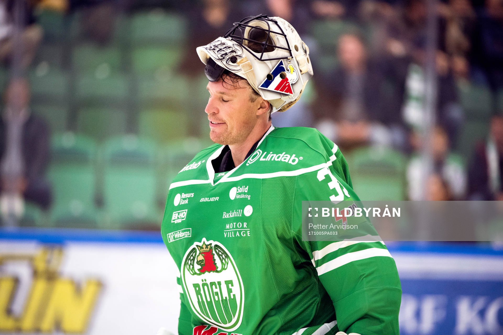 Rögles målvakt Justin Pogge deppar