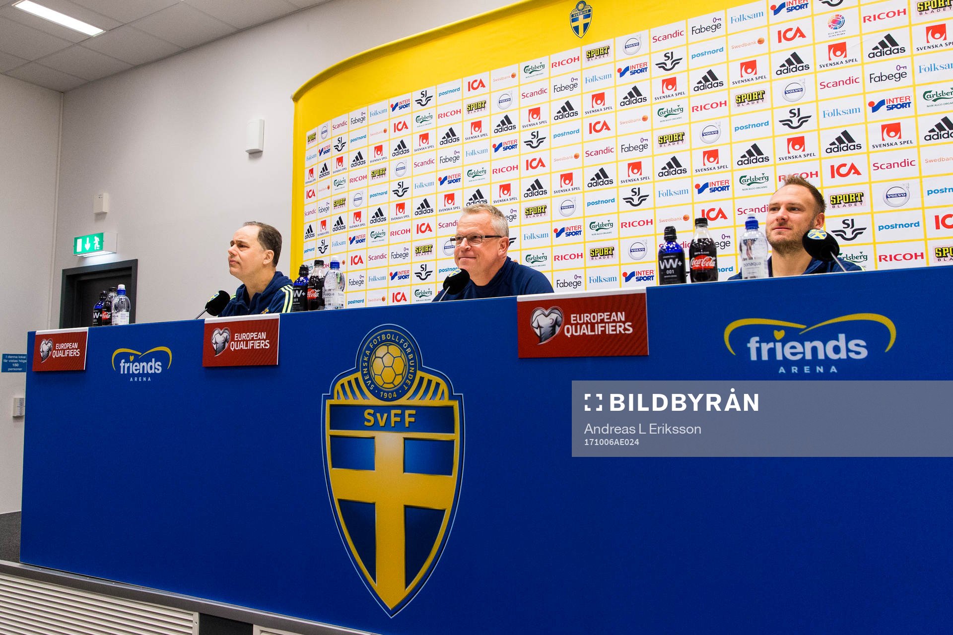 Sveriges presschef Niklas Bodell, förbundskapten Janne