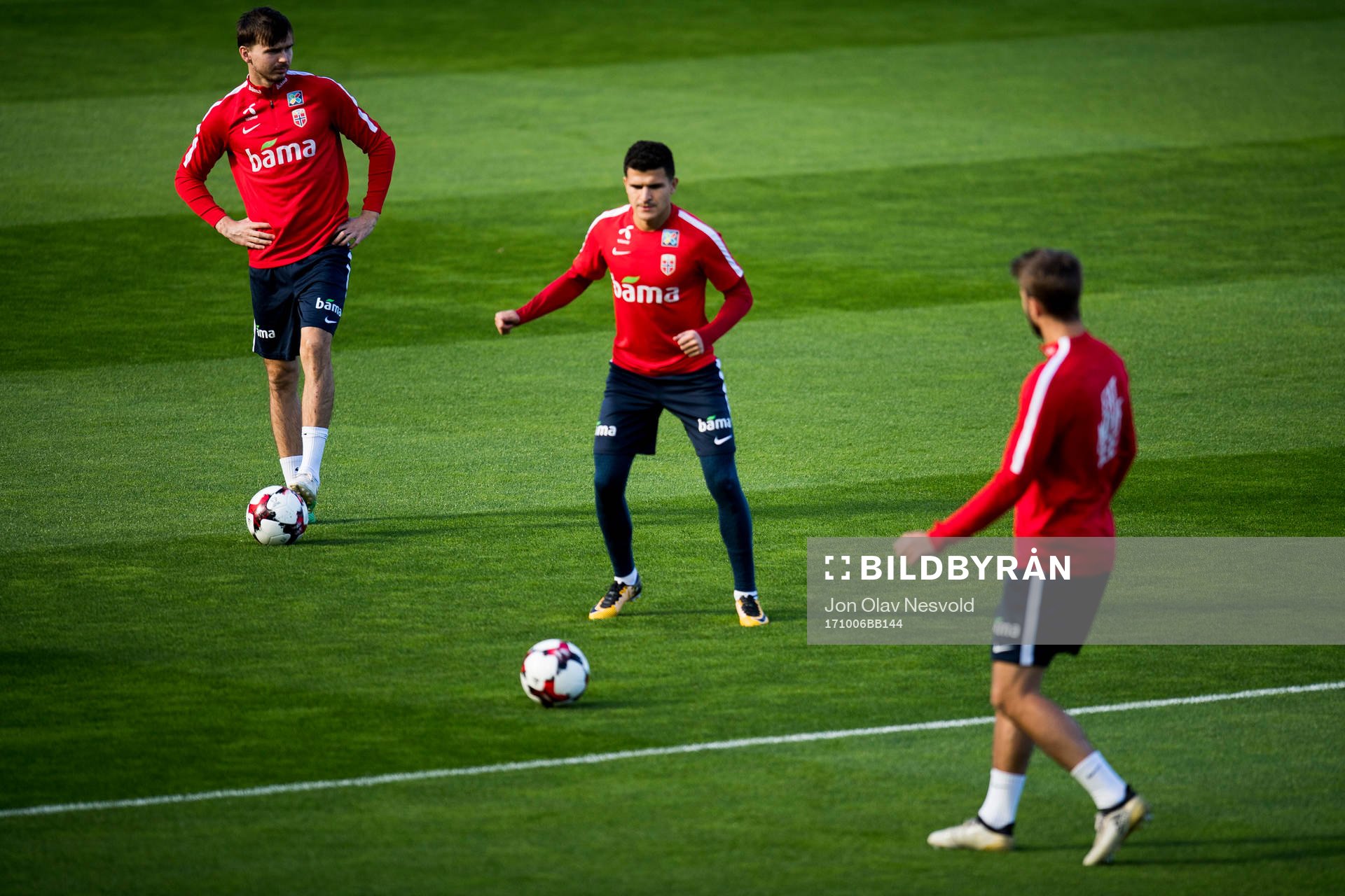 Ole Kristian Selnæs and Tarik Elyounoussi of Norway