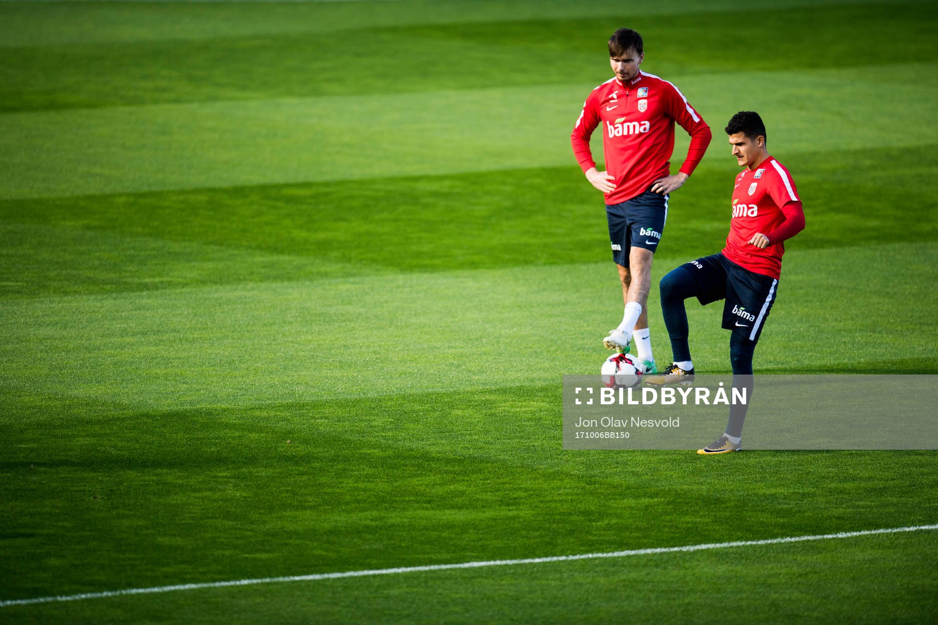 Ole Kristian Selnæs and Tarik Elyounoussi of Norway