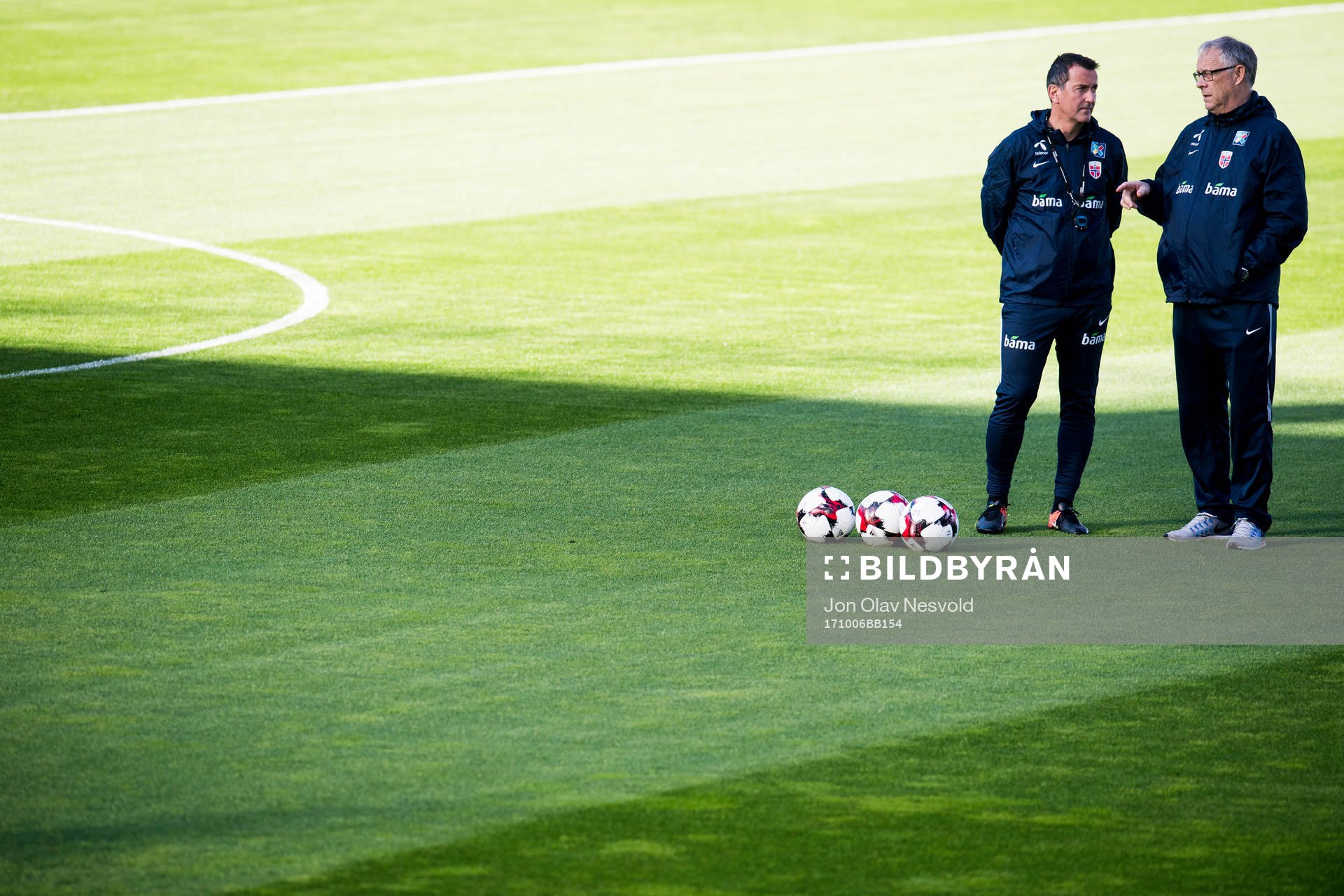 Per Joar Hansen, assistant coach, and Lars Lagerbäck, head