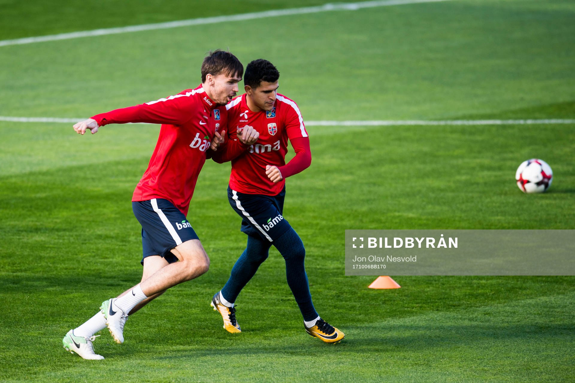 Ole Kristian Selnæs and Tarik Elyounoussi of Norway
