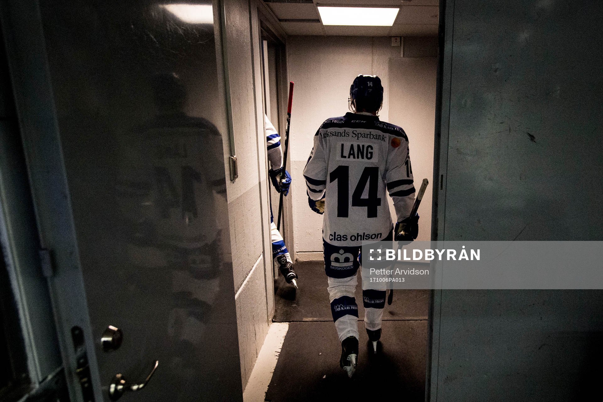 Leksands Oskar Lang lämnar isen