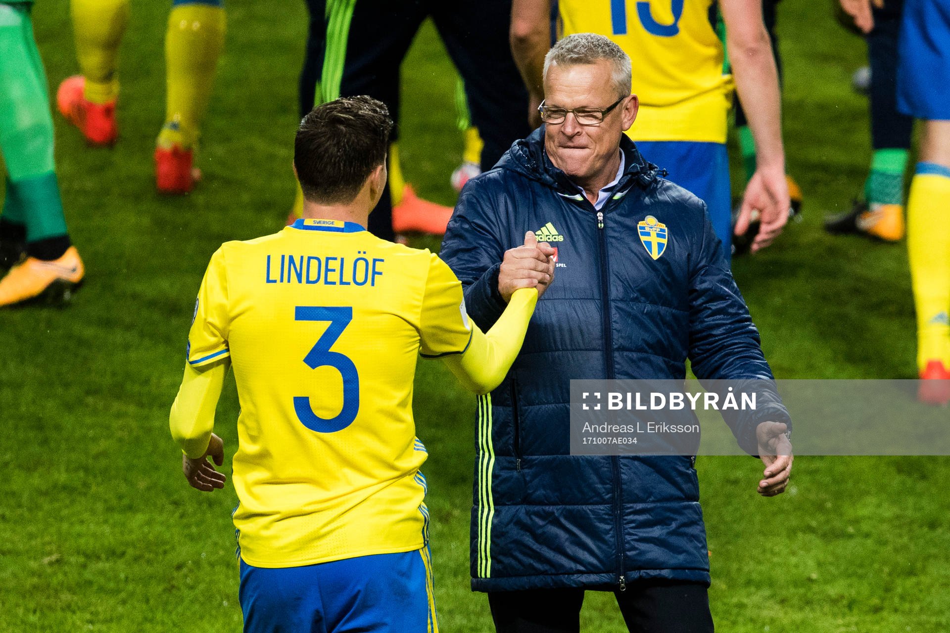 Sveriges Victor Nilsson Lindelöf och förbundskapten Janne