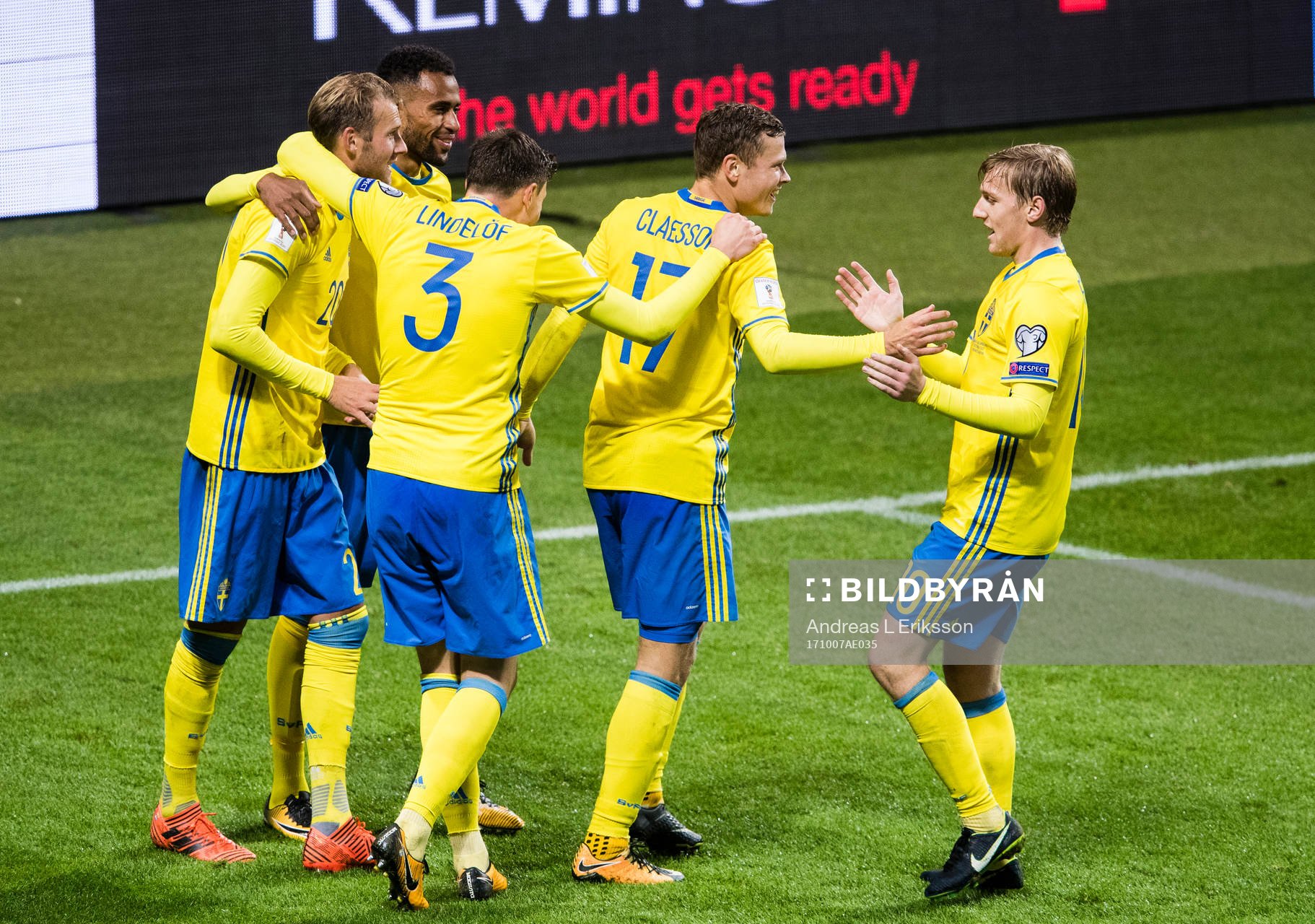 Sveriges Ola Toivonen jublar