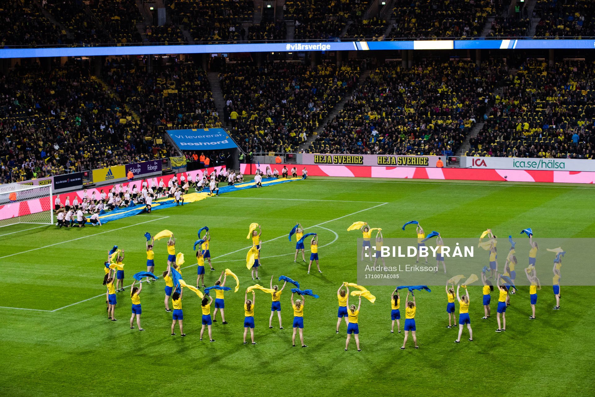 Kulturskolan uppträder innan VM-kvalmatchen i fotboll