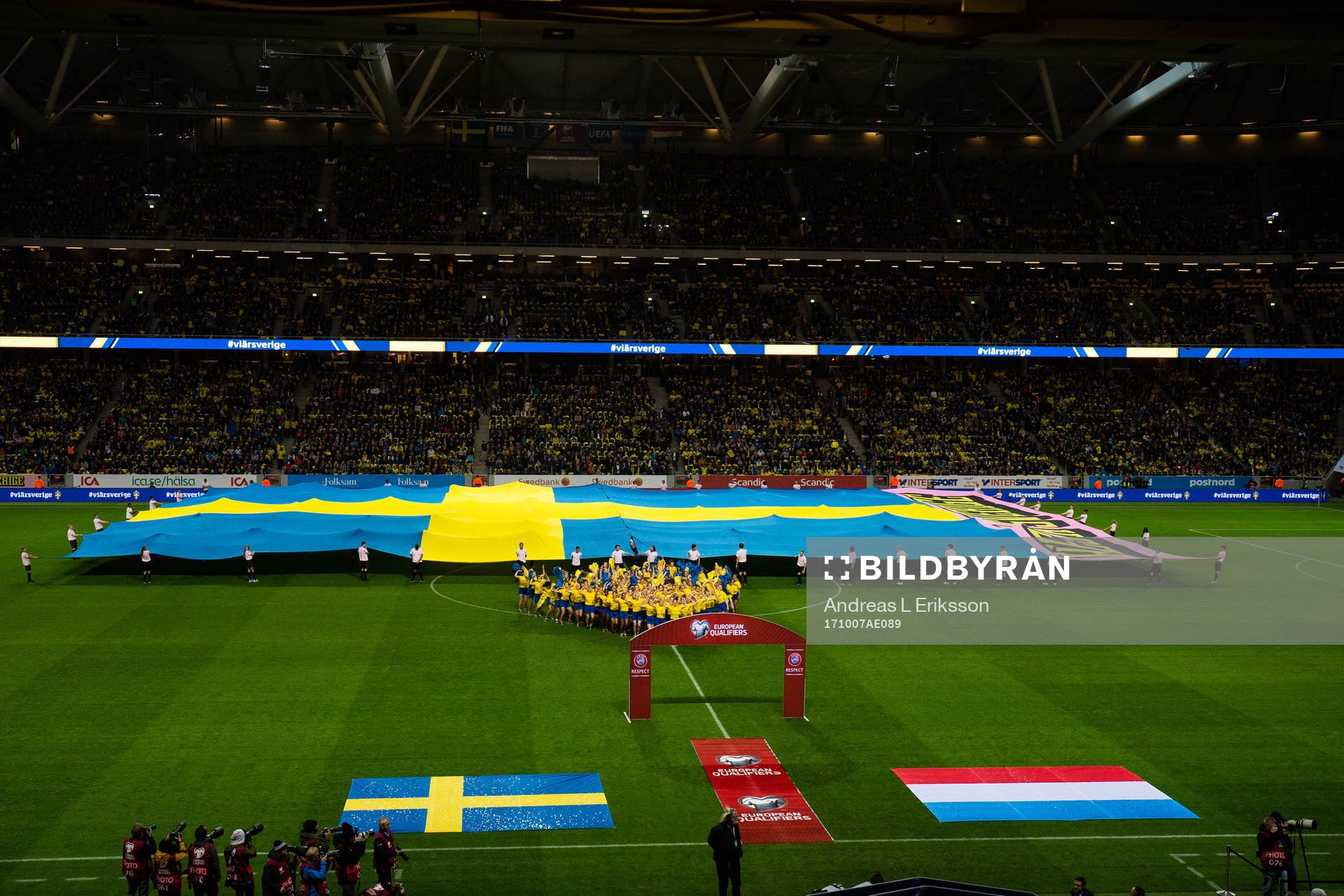 Kulturskolan uppträder innan VM-kvalmatchen i fotboll