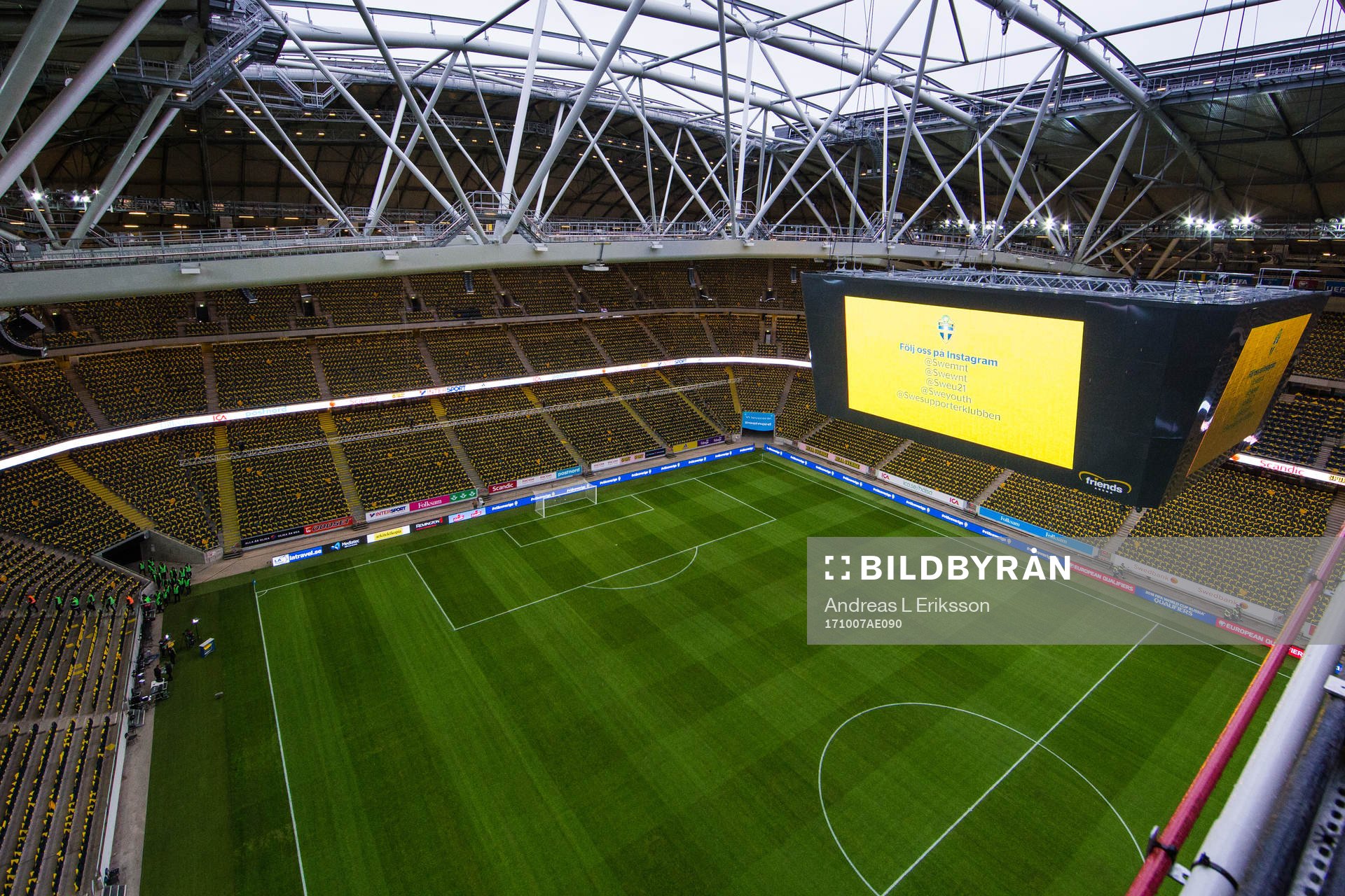 Interiör av Friends Arena innan VM-kvalmatchen i fotboll