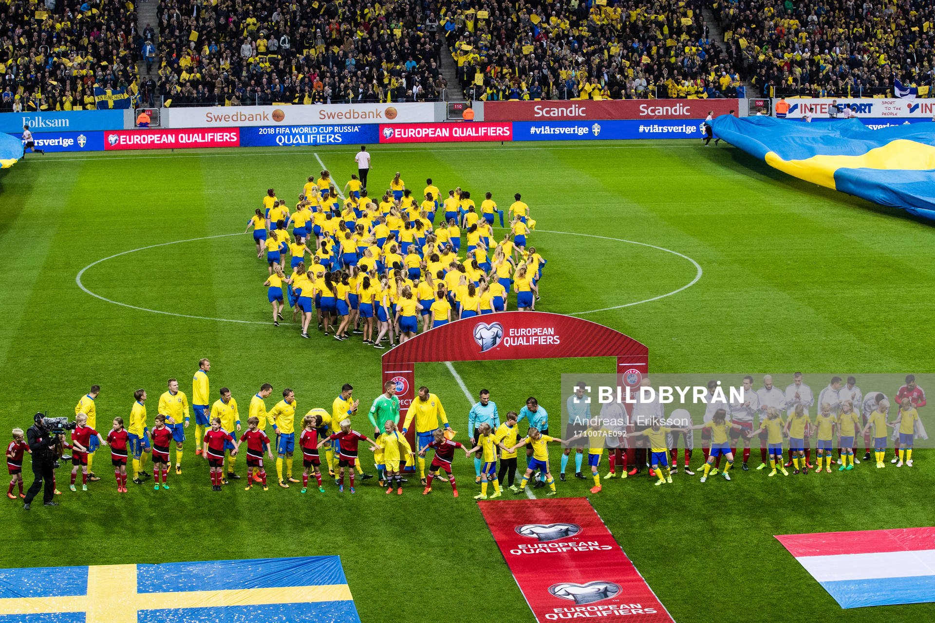 Sveriges och Luxemburgs ställer upp på plan