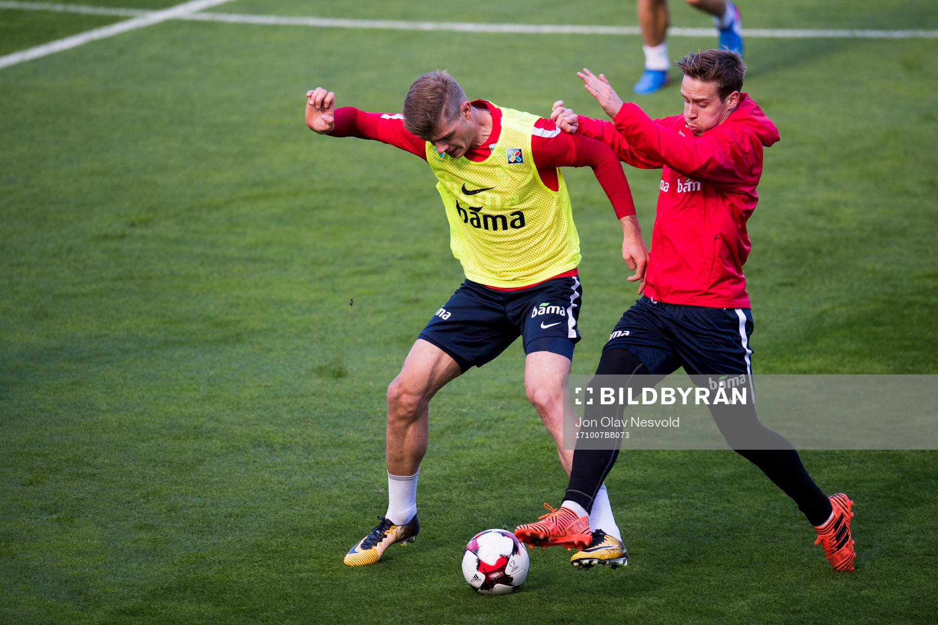Aelxander Sørloth and Stefan Johansen of Norway