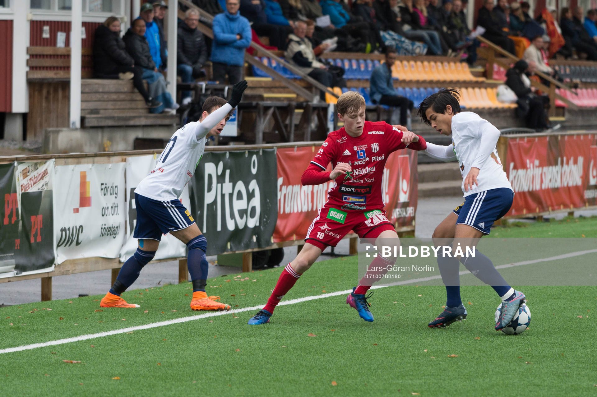 Piteås Gustav Nordhunder fotbollsmatchen i Division 2