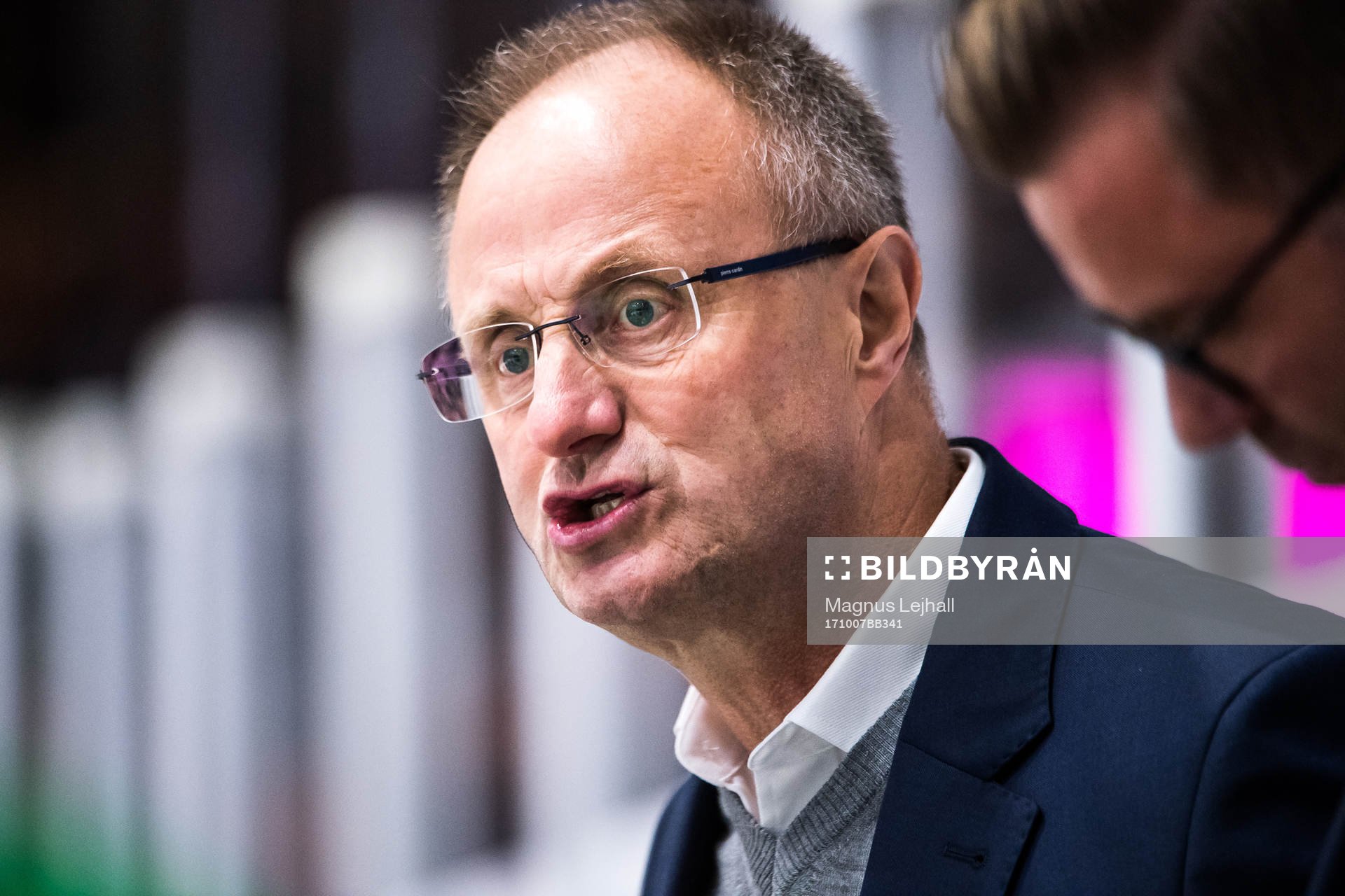 Rögles tränare Anders Eldebrink  reagerar
