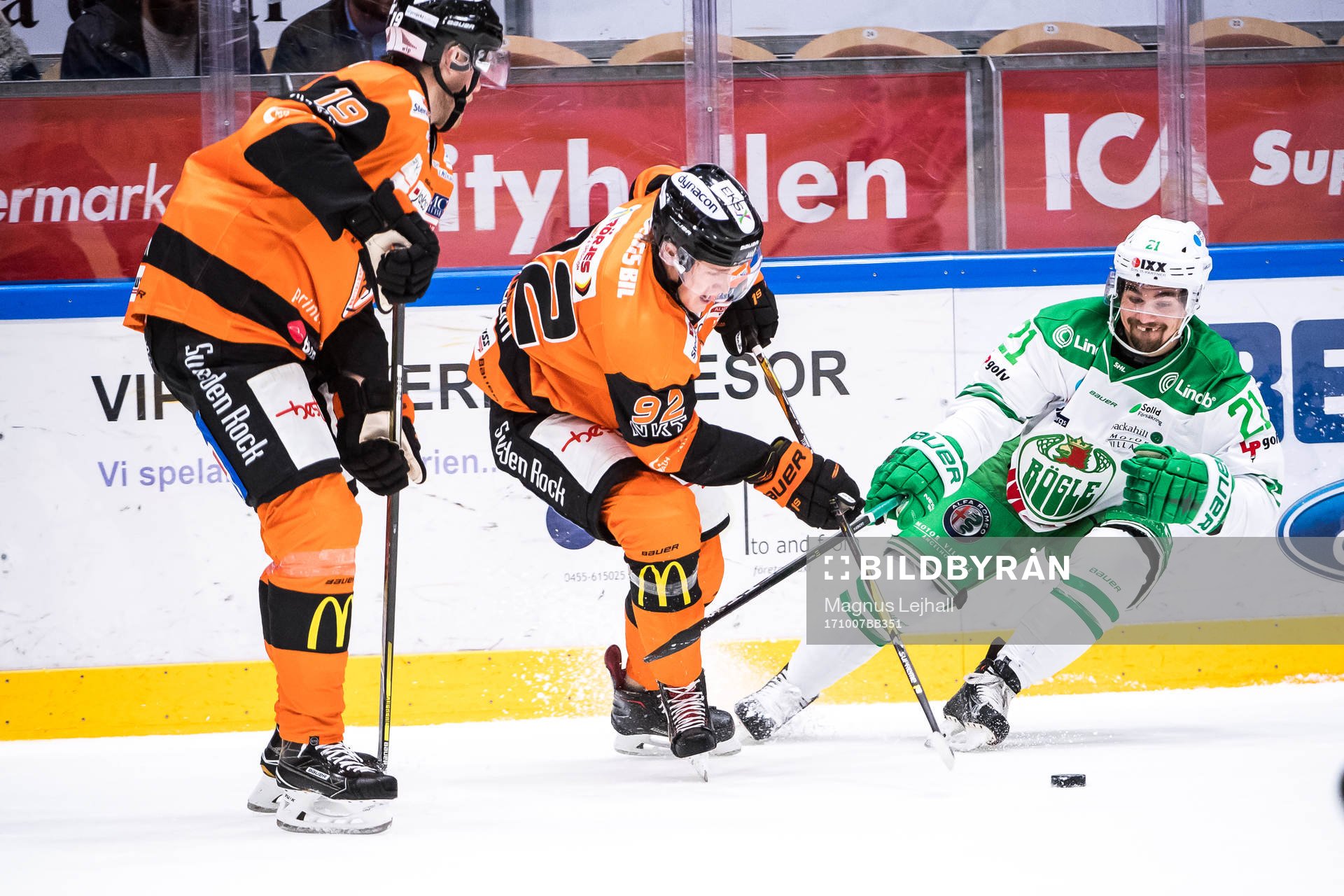 Karlskronas Henrik Törnqvist   och Rögles Kevin Gagné  i