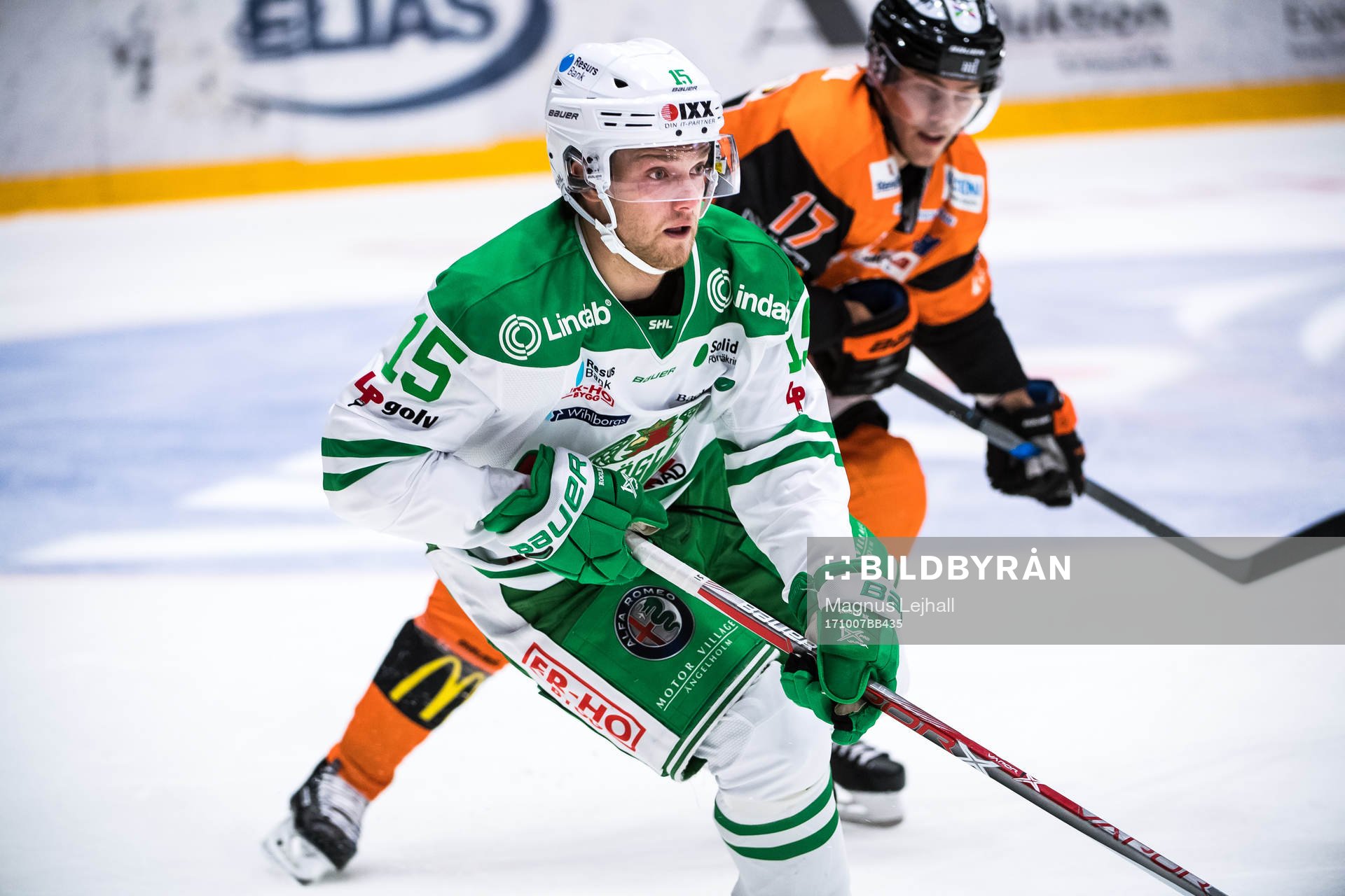 Rögles Simon Ryfors  jagas av Karlskronas Joel Kellman