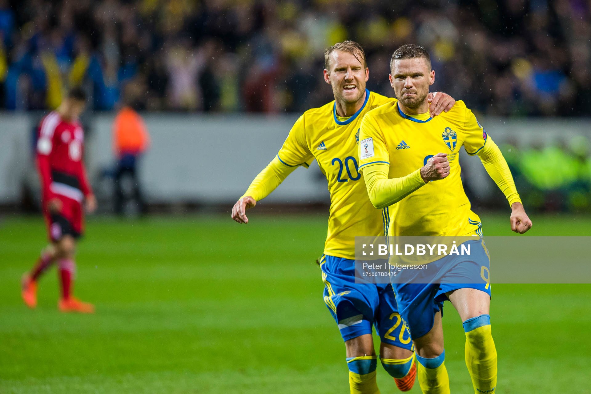 Sveriges Ola Toivonen och Marcus Berg jublar