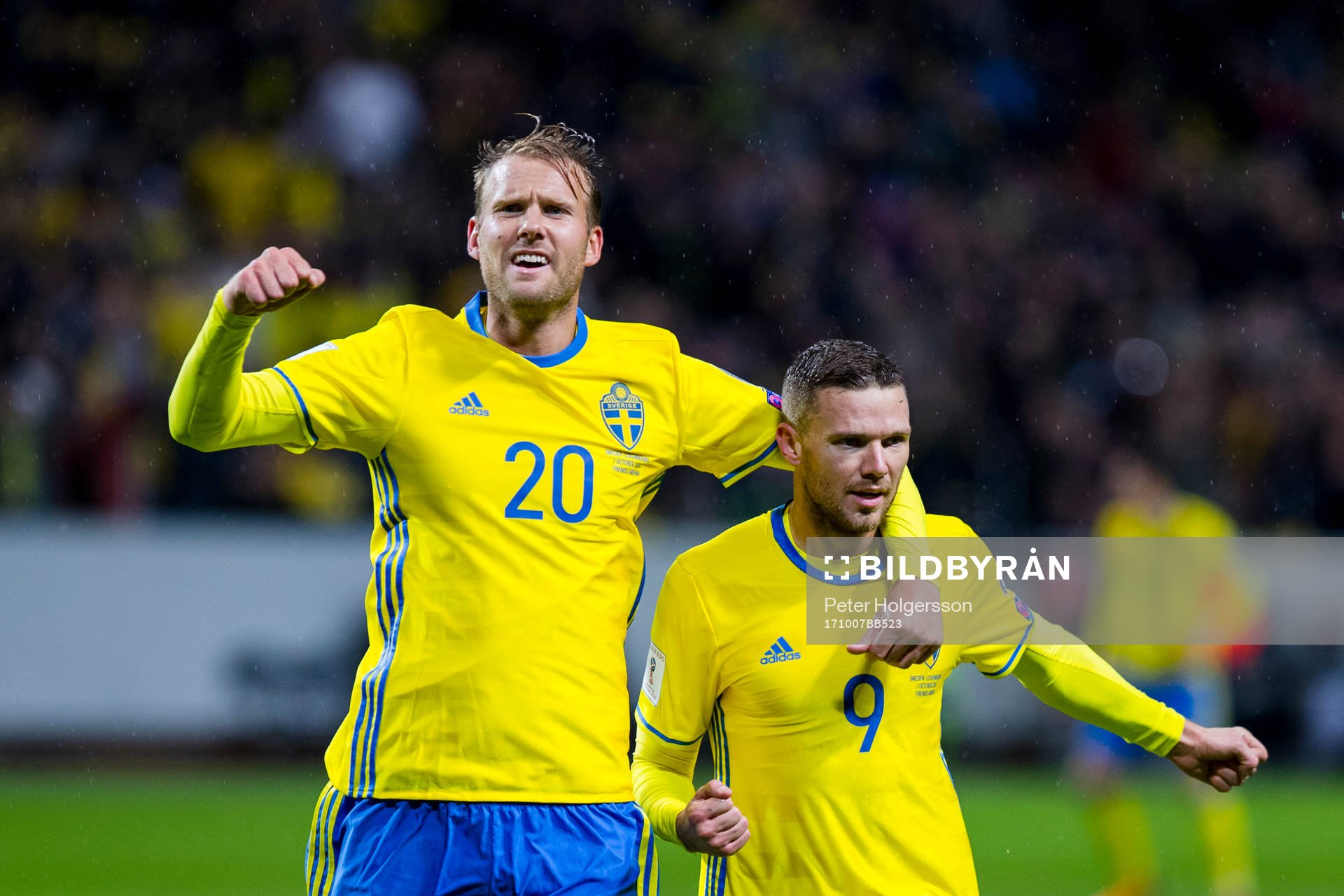 Sveriges Ola Toivonen och Marcus Berg jublar