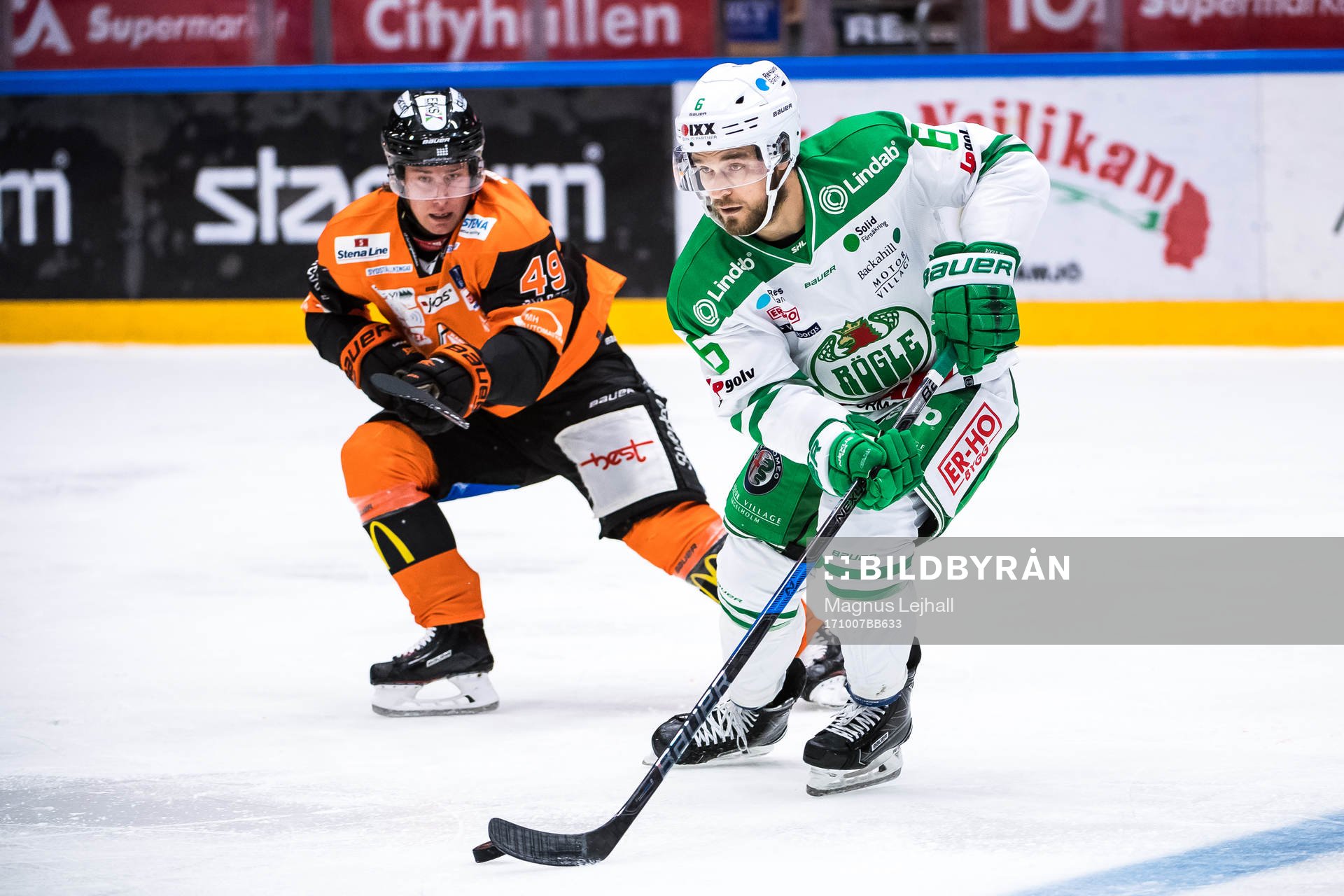 Karlskronas Filip Cruseman  och Rögles Craig Schira