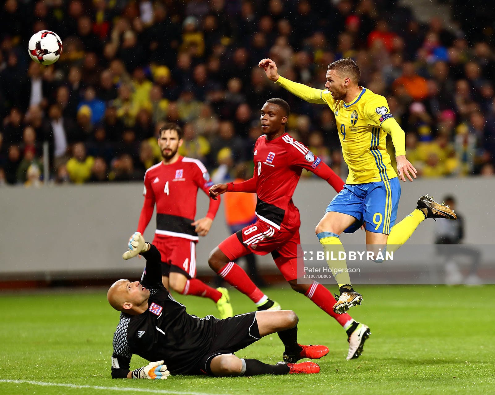 Mål 3-0 av Sveriges Marcus Berg förbi Luxemburgs målvakt