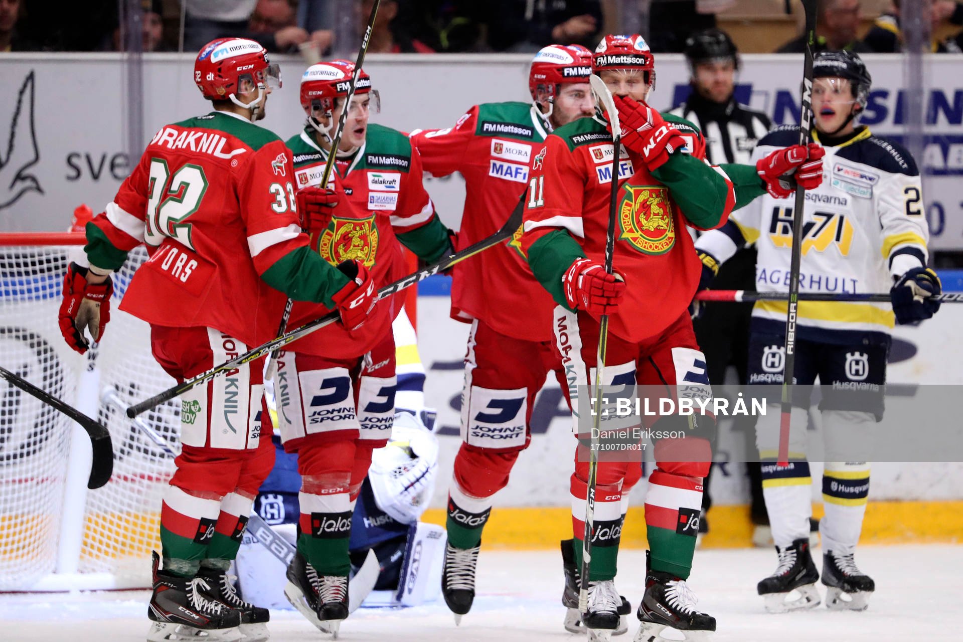 Moras Alexander Hilmerson jublar Daniel Grillfors