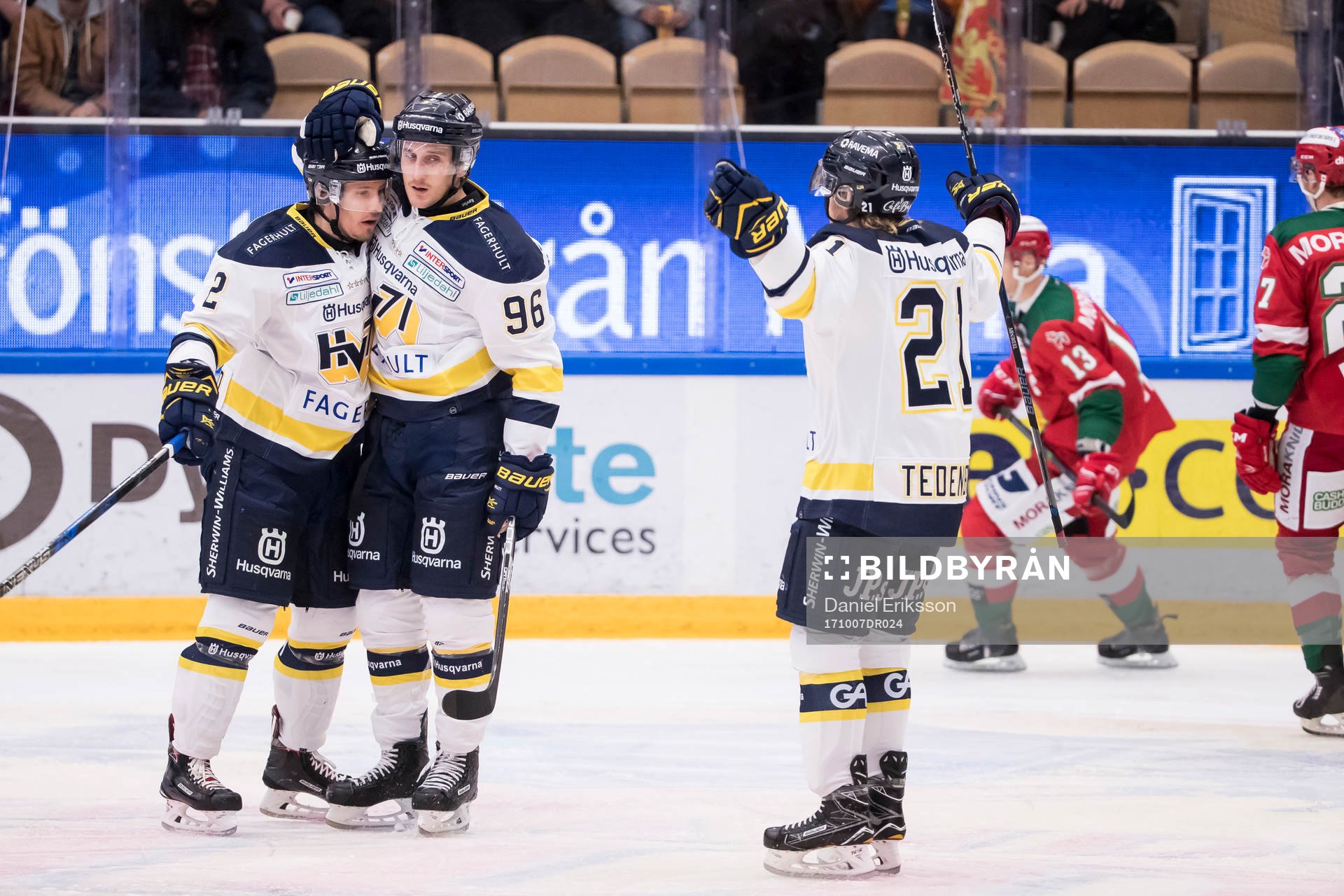s Bill Sweatt Kristofer Berglund och Mattias Tedenby jublar