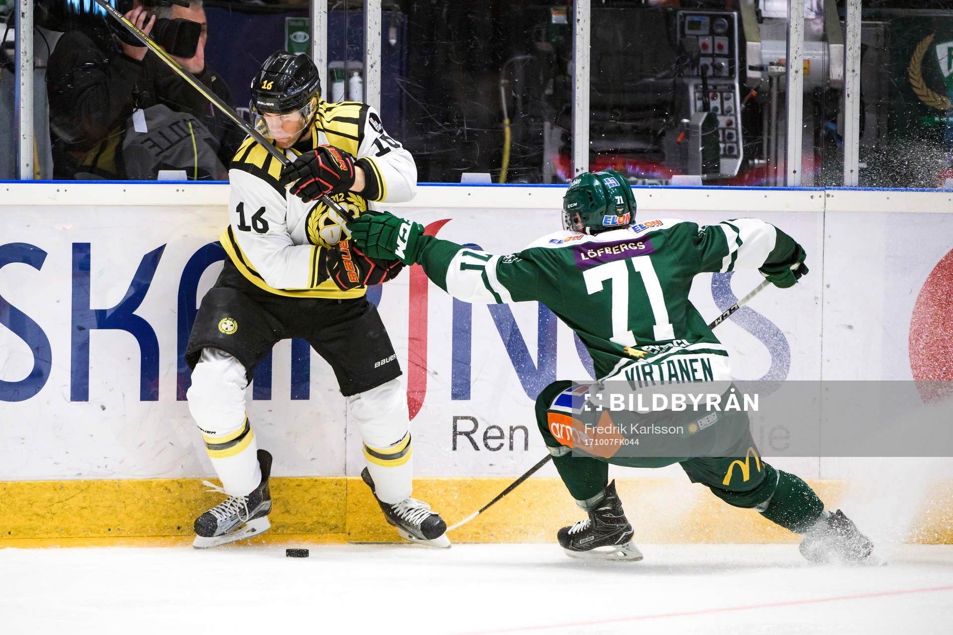 Brynäs Daniel Paille och Färjestads Jesse Virtanen