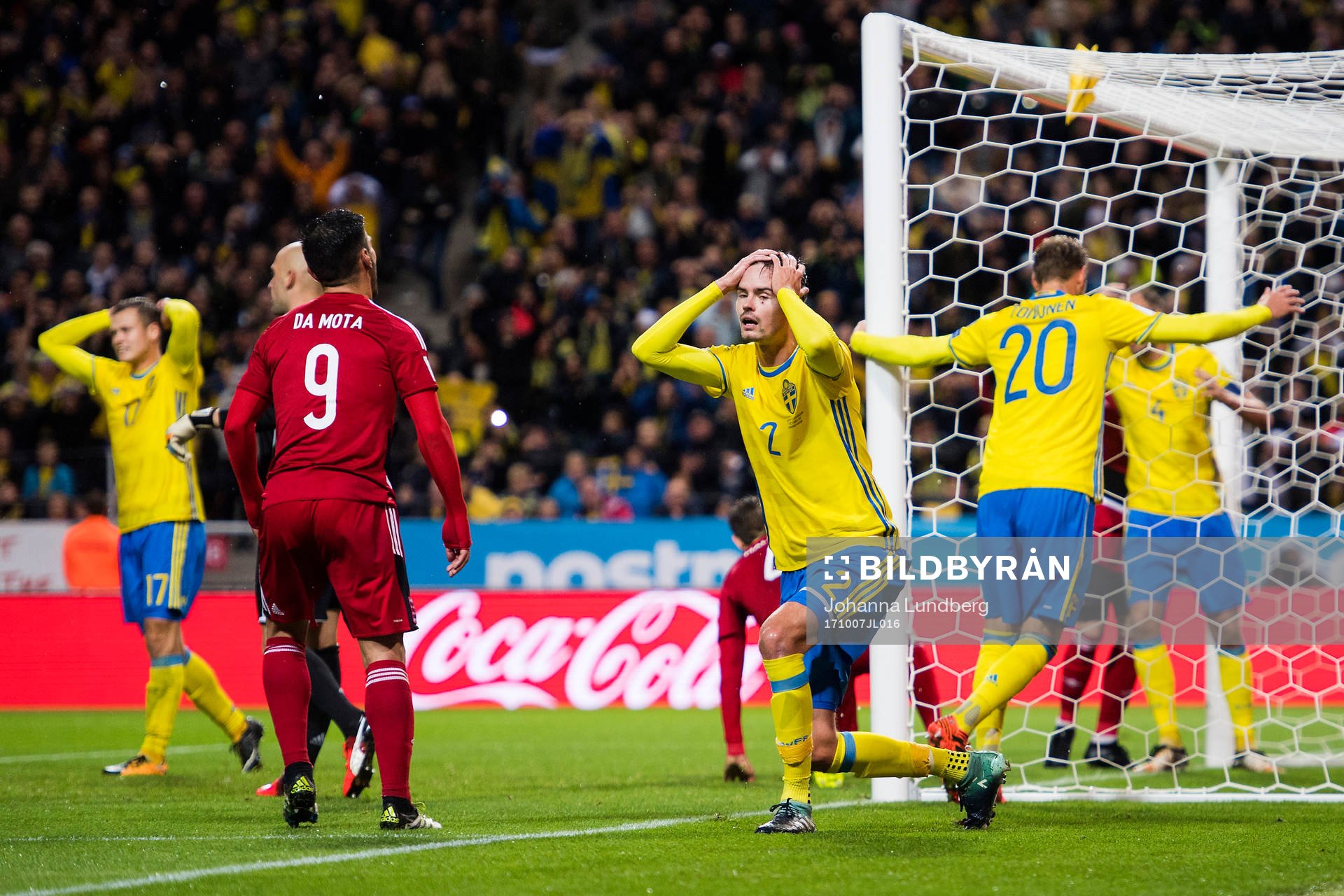 Sveriges Mikael Lustig deppar