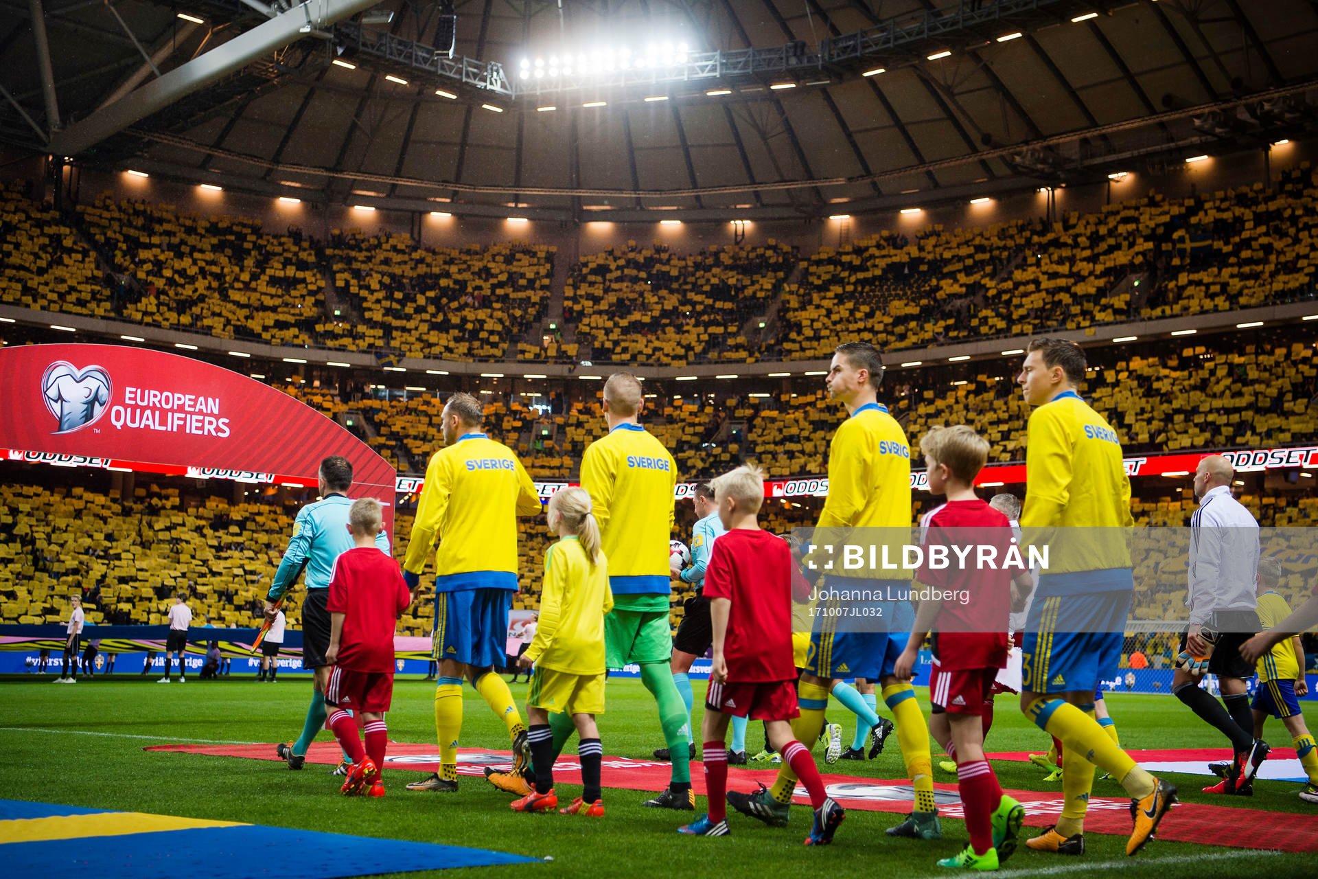 Sveriges Andreas Granqvist, målvakt Robin Olsen, Mikael