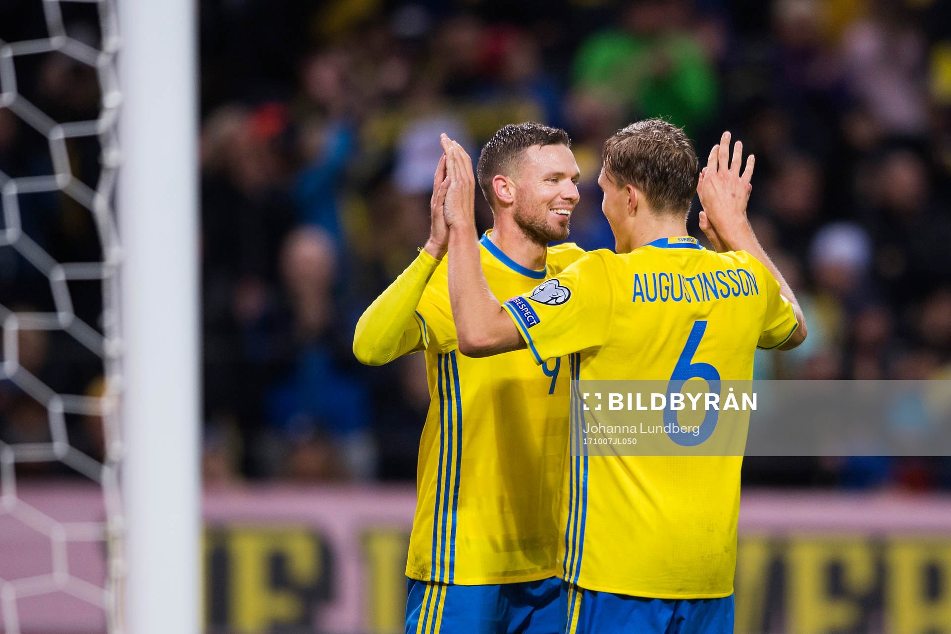 Sveriges Marcus Berg jublar med Ludwig Augustinsson