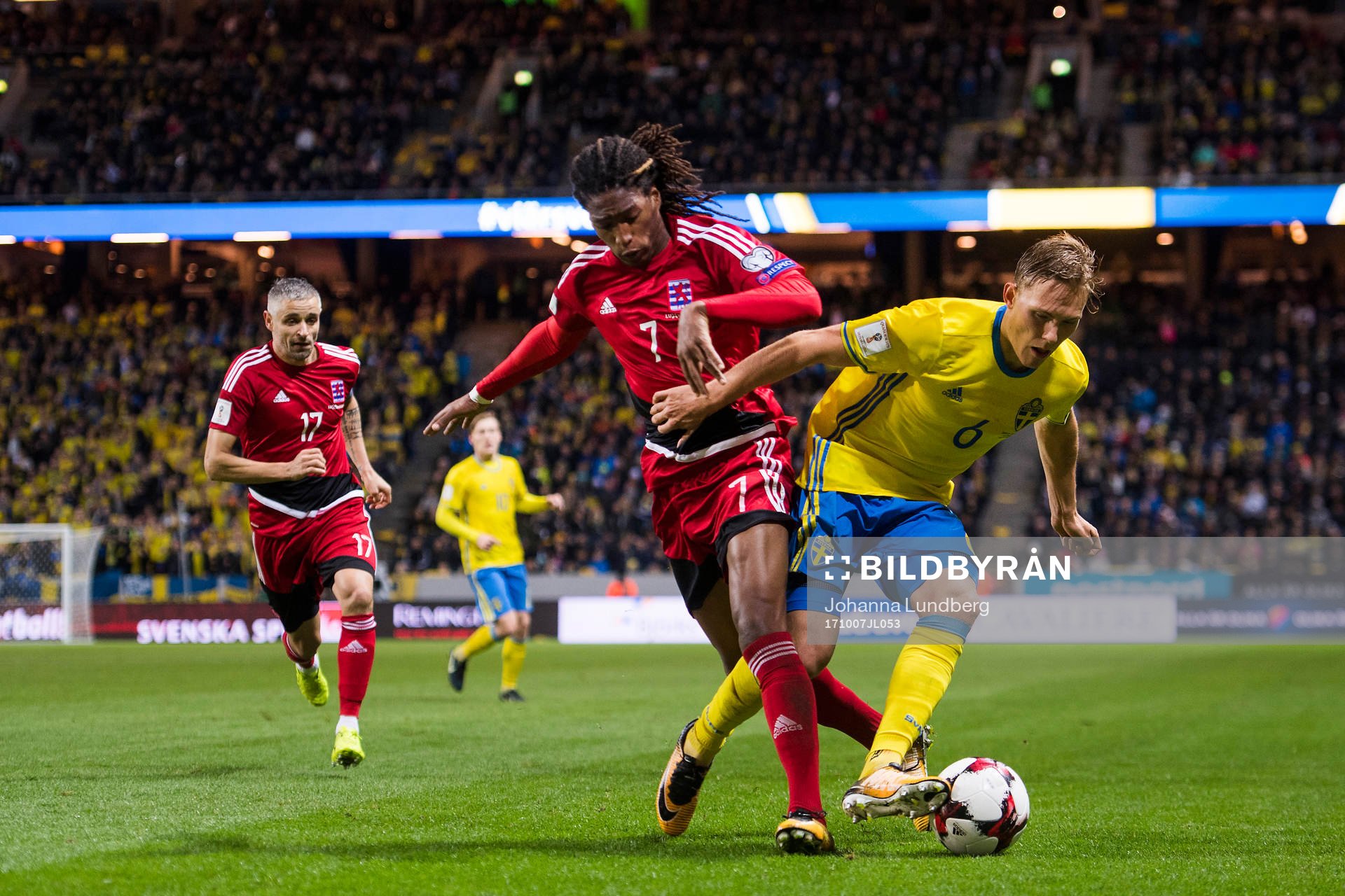 Luxemburgs Gerson Rodrigues och Sveriges Ludwig Augustinsson