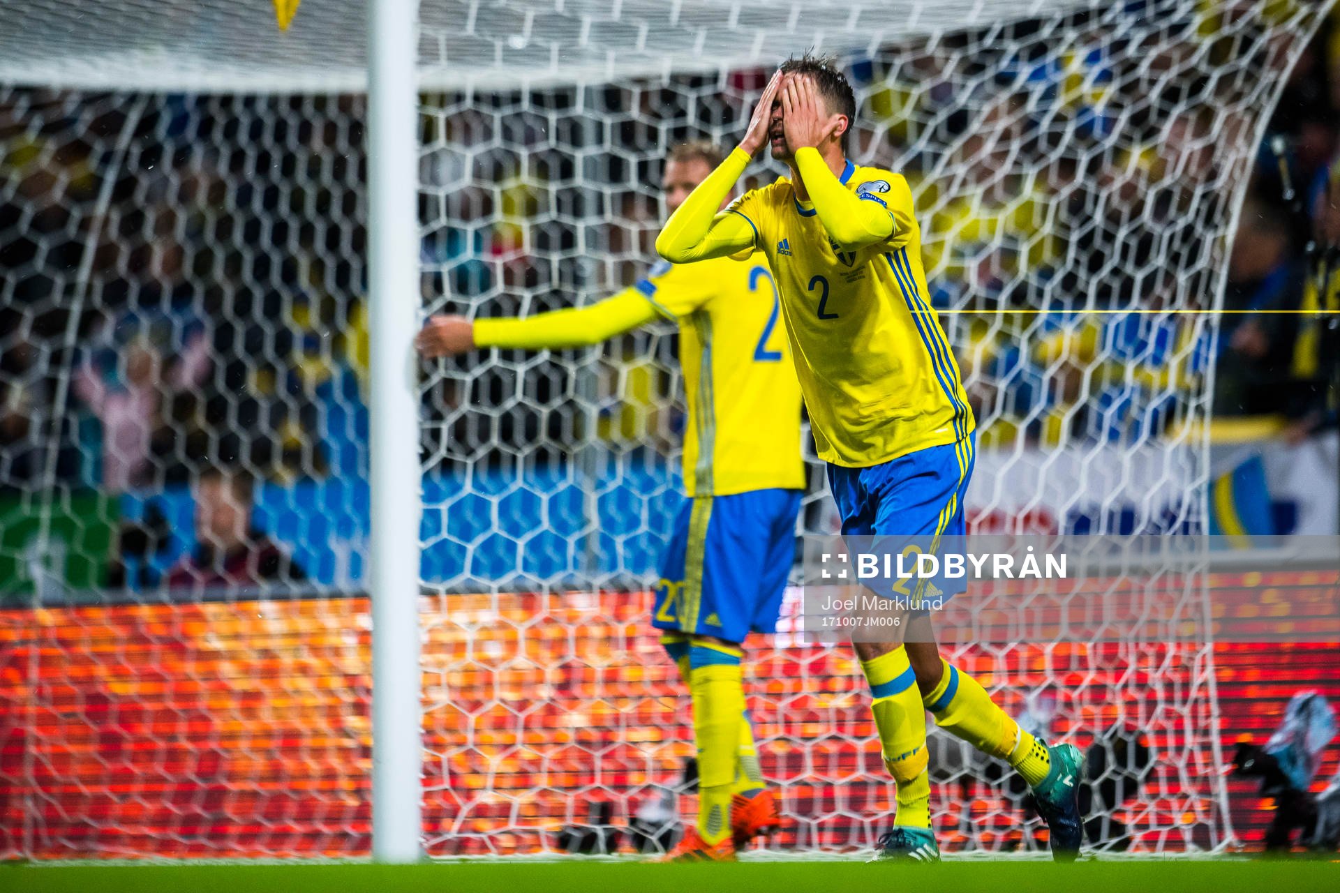 Sveriges Mikael Lustig deppar