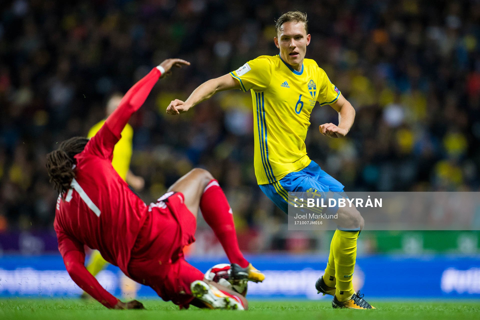Luxemburgs Gerson Rodrigues och Sveriges Ludwig Augustinsson