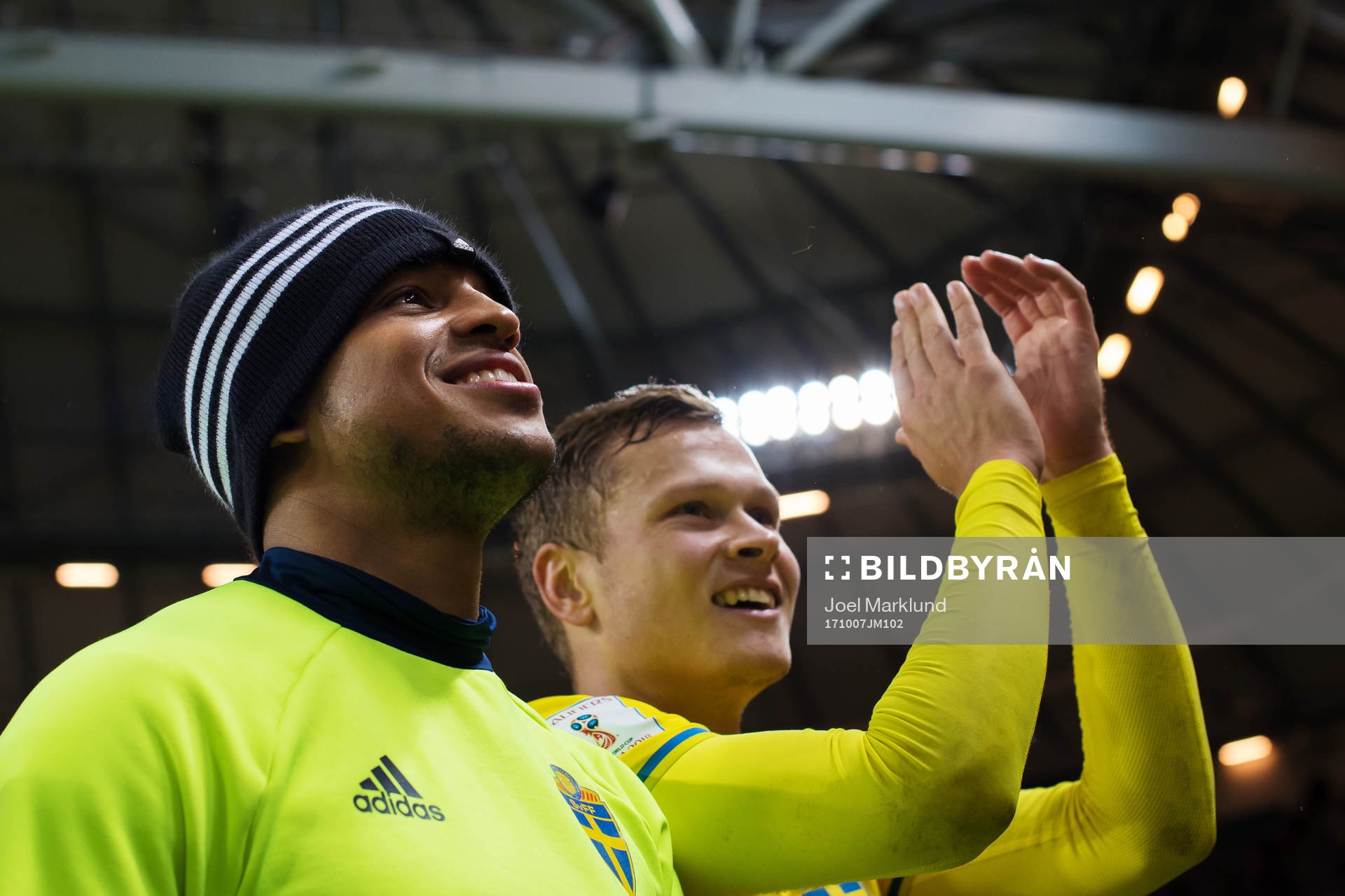 Sveriges Martin Olsson och Viktor Claesson jublar