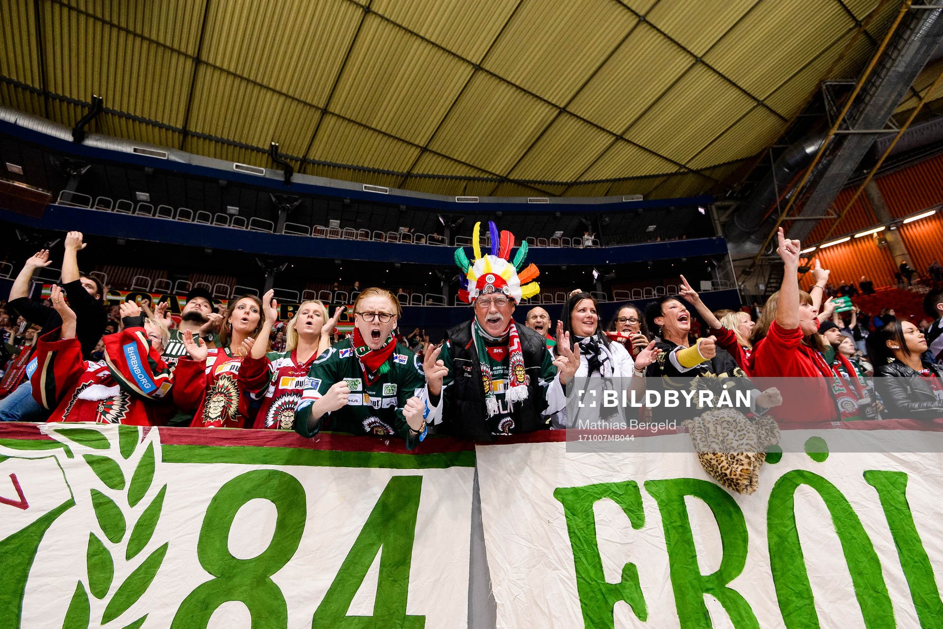 Frölundas supportrar jublar