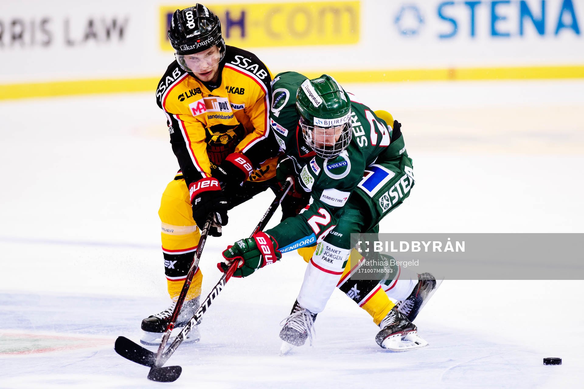 Luleås Petter Emanuelsson och Frölundas Rasmus Dahlin i