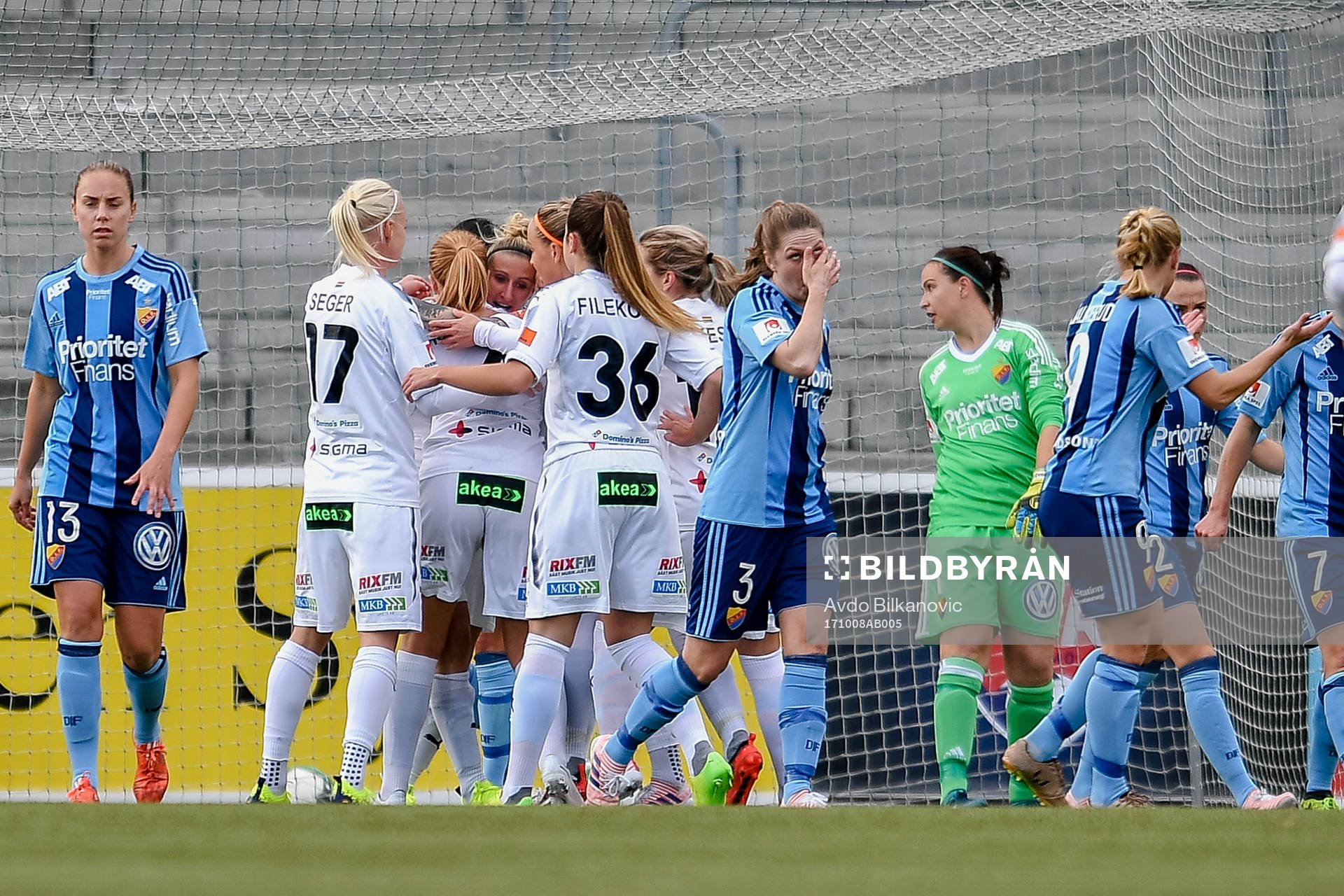 Rosengårds spelare jublar