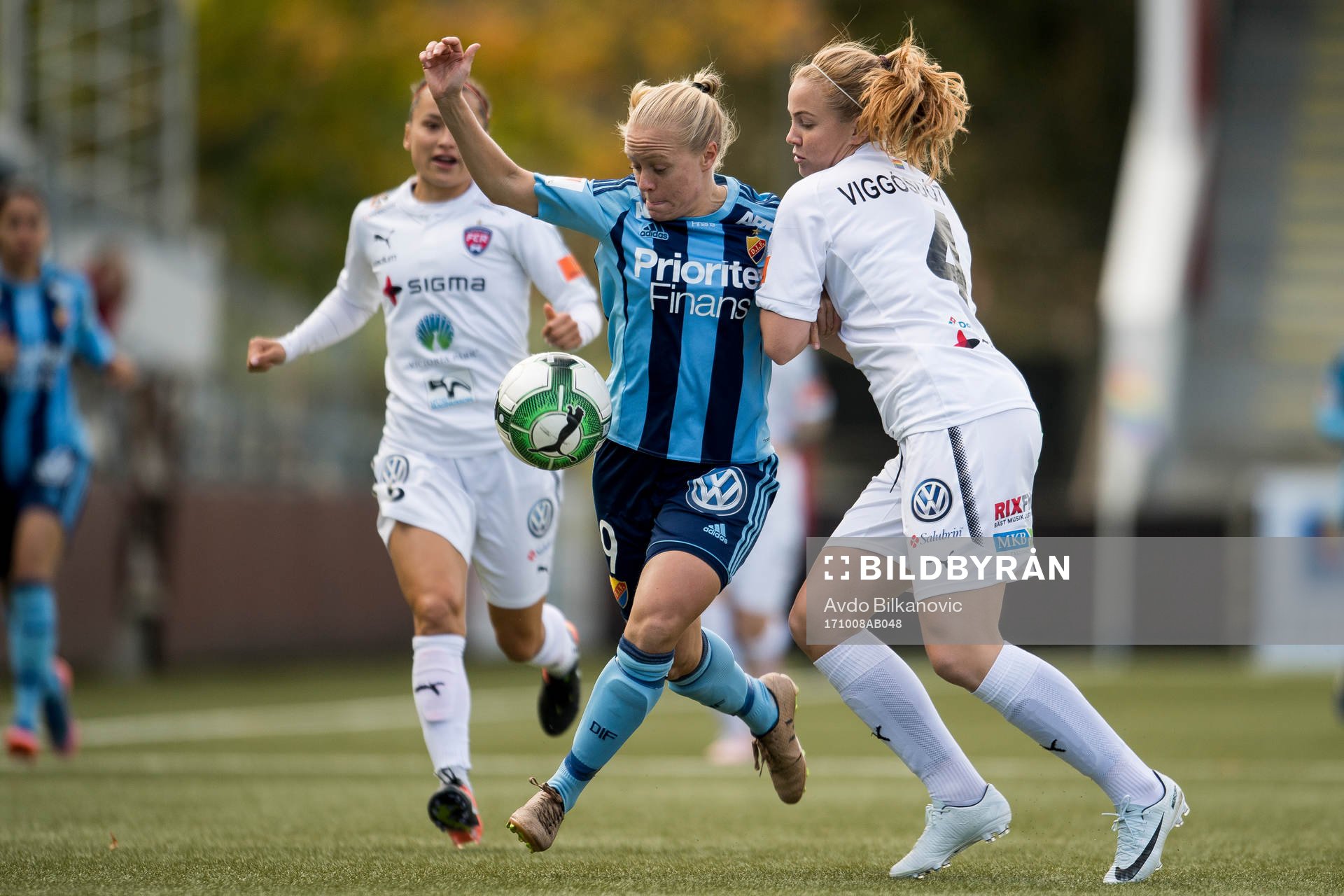 Rosengårds Glodis Perla Viggosdottir och Djurgårdens Mia