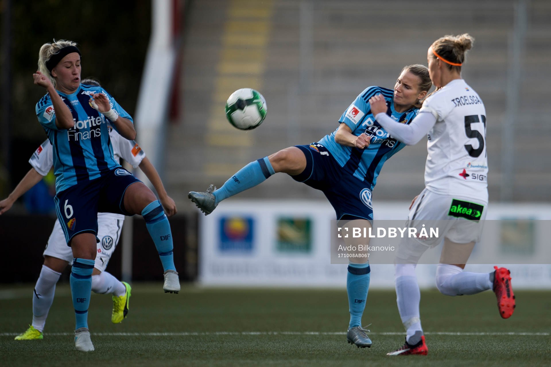 Djurgårdens Annika Kukkonen och Alexandra Höglund mot