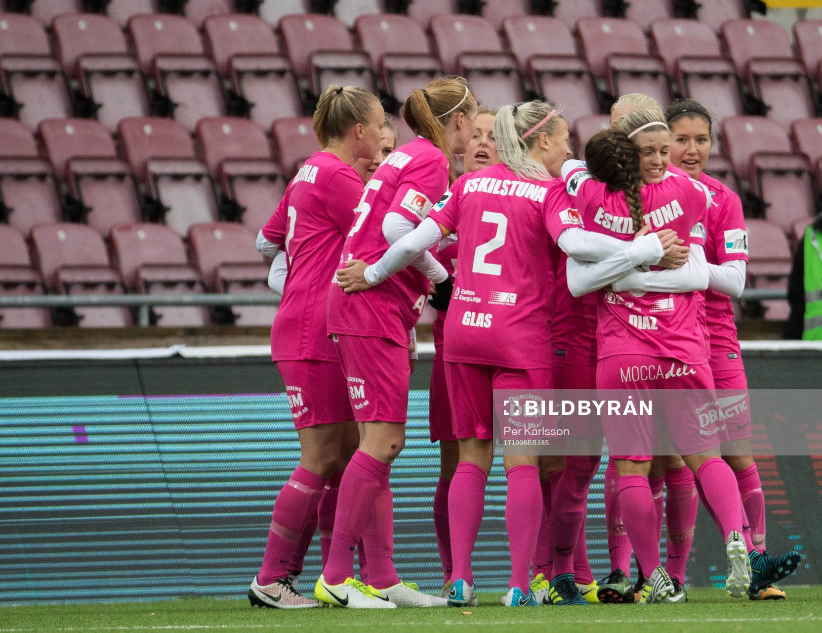 Eskilstunas Olivia Schough och hennes lagkompisar jublar