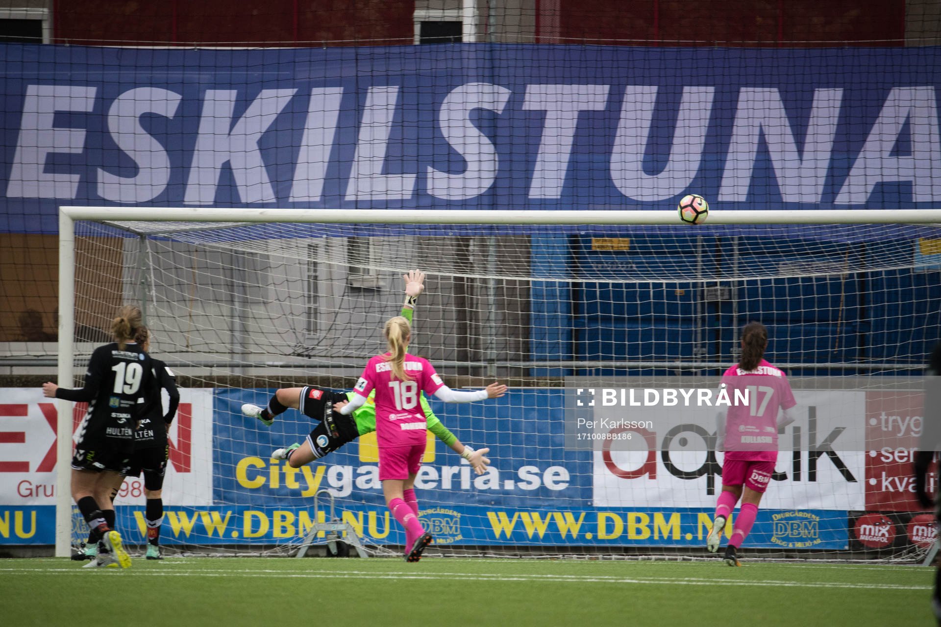 Eskilstunas Olivia Schough gör 2-1 målet