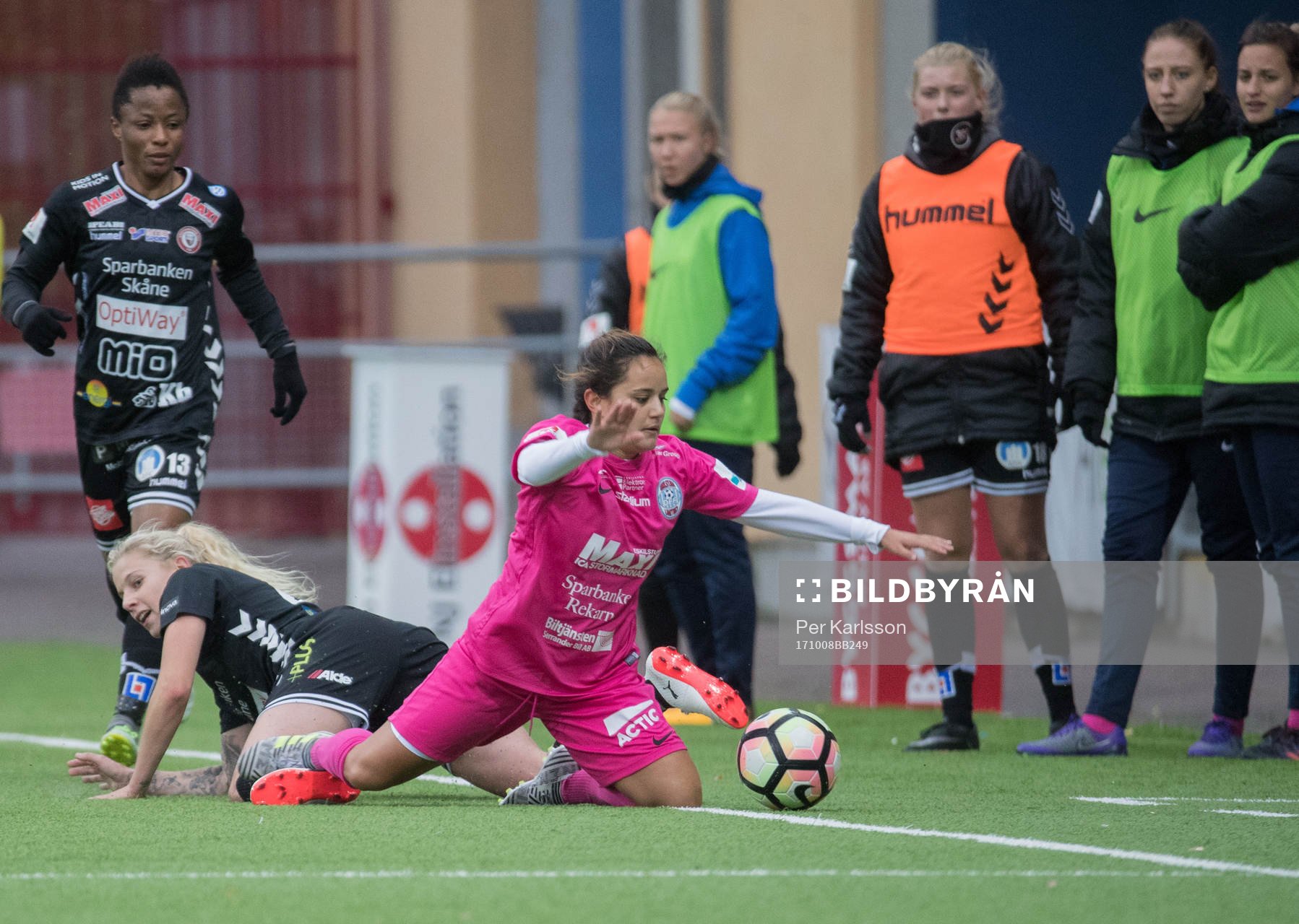 Eskilstunas Malin Diaz går omkull