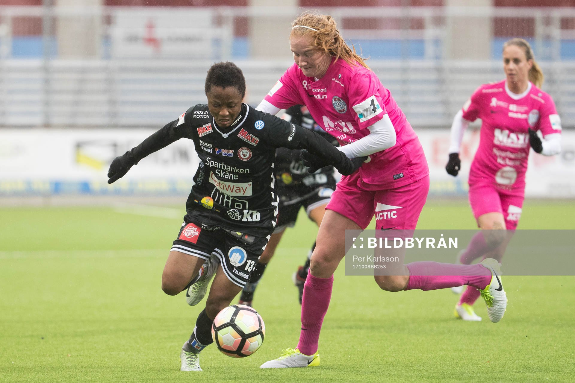 Kristianstads Ogonna Chukwudi och Eskilstunas Vaila Barsley
