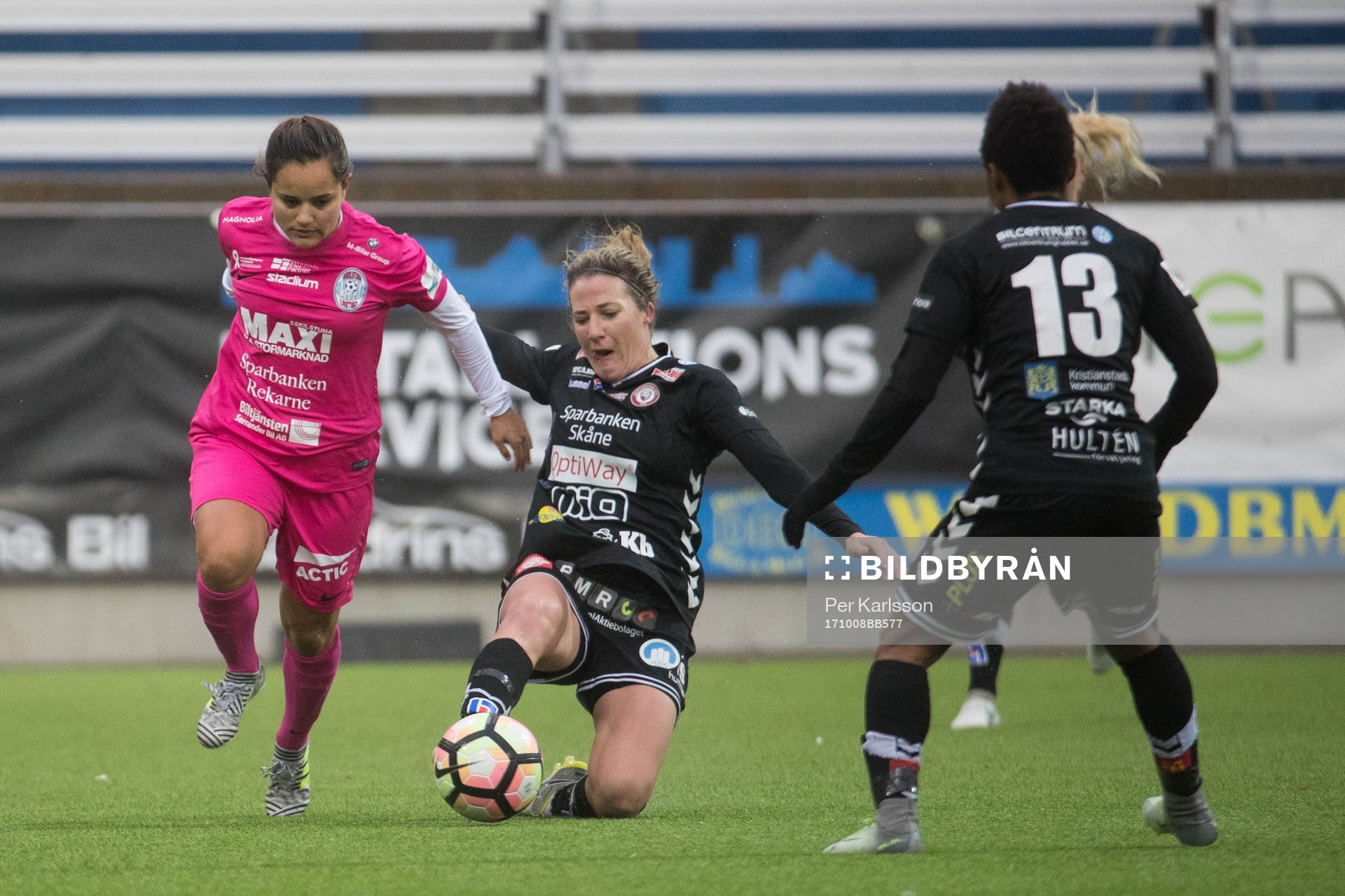 Kristianstads Becky Edwards och Eskilstunas Malin Diaz