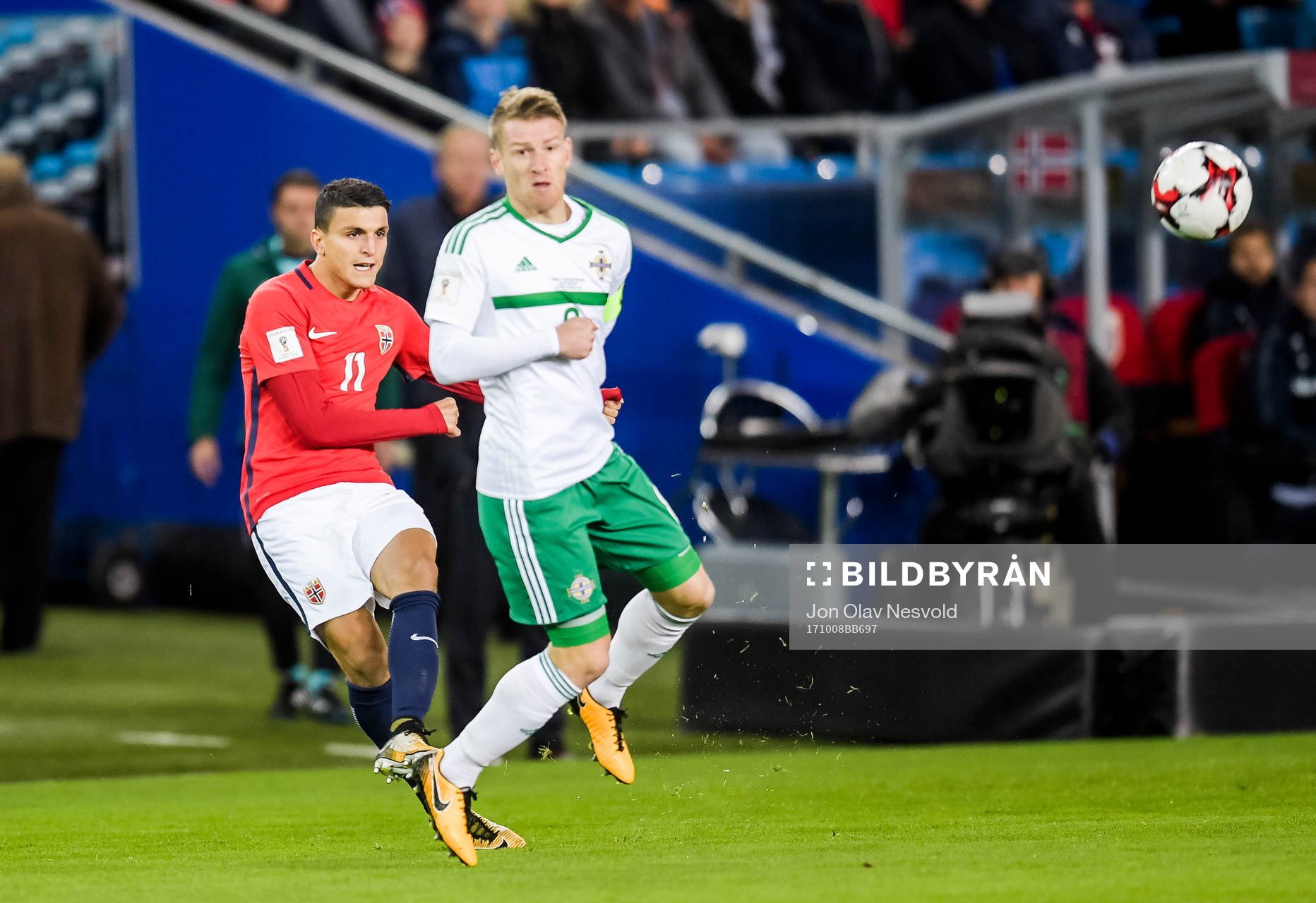 Mohamed Elyounoussi of Norway and Steven Davis of Northern