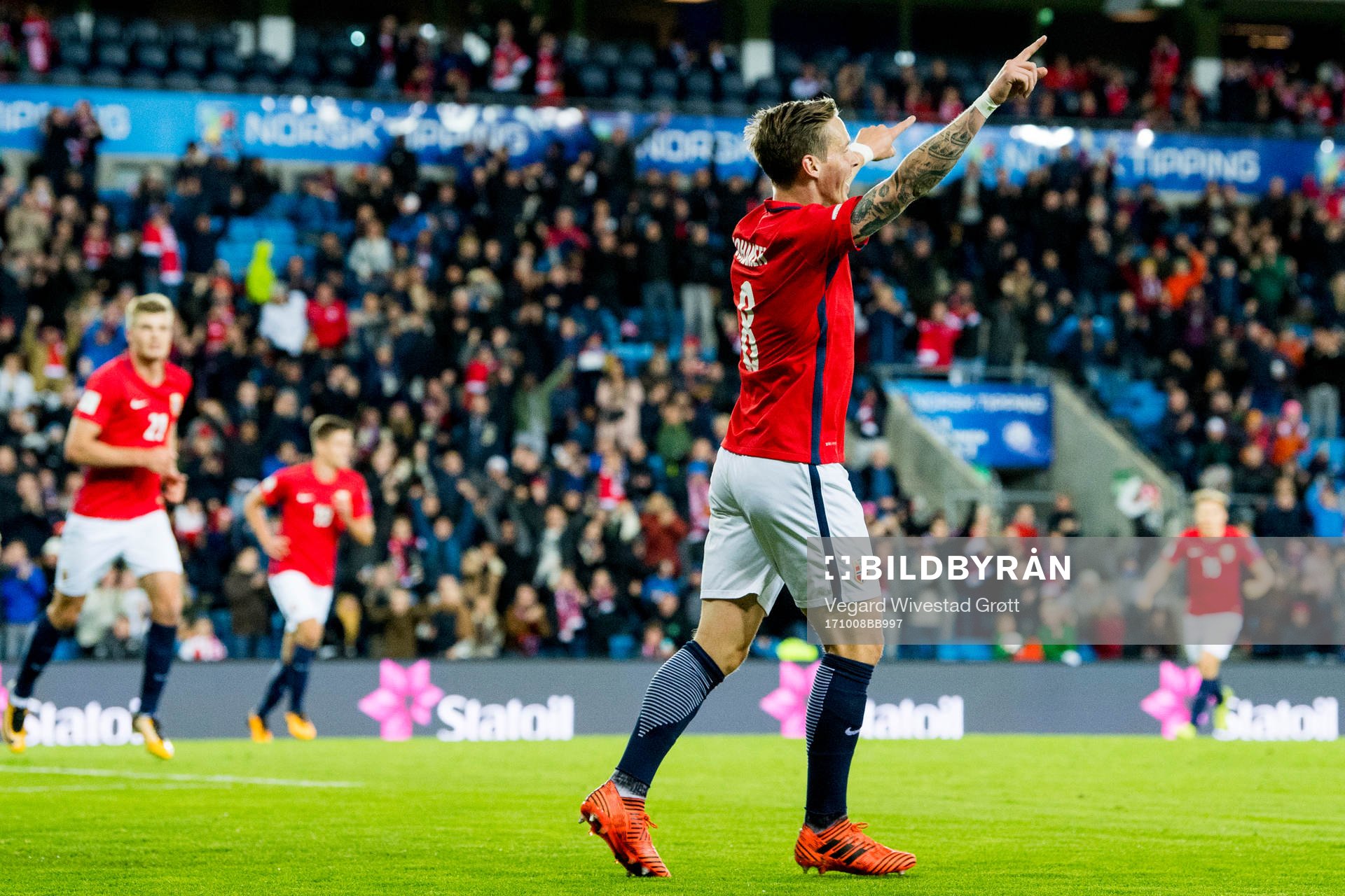 Stefan Johansen of Norway celebrates the 1-0 goal