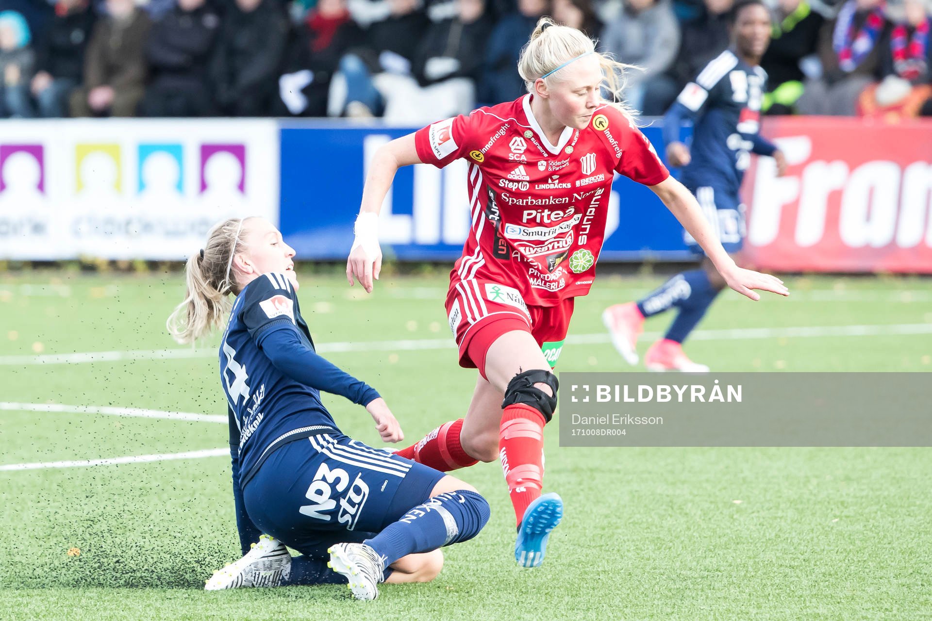 Kvarnsvedens Julia Roddar och Piteås Ronja Aronsson  i