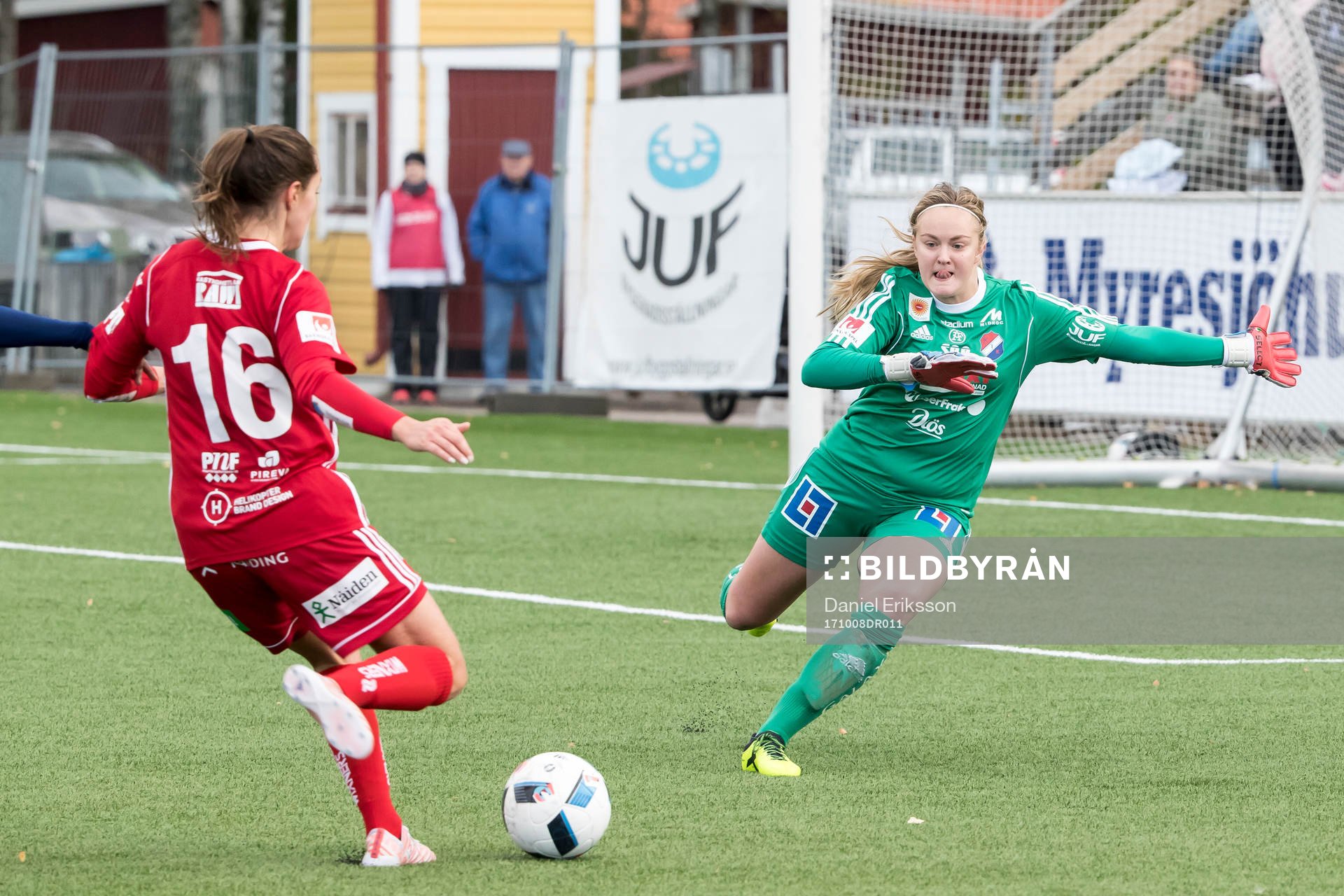 chans för ??? framför Kvarnsvedens Jenny Wahlen  i
