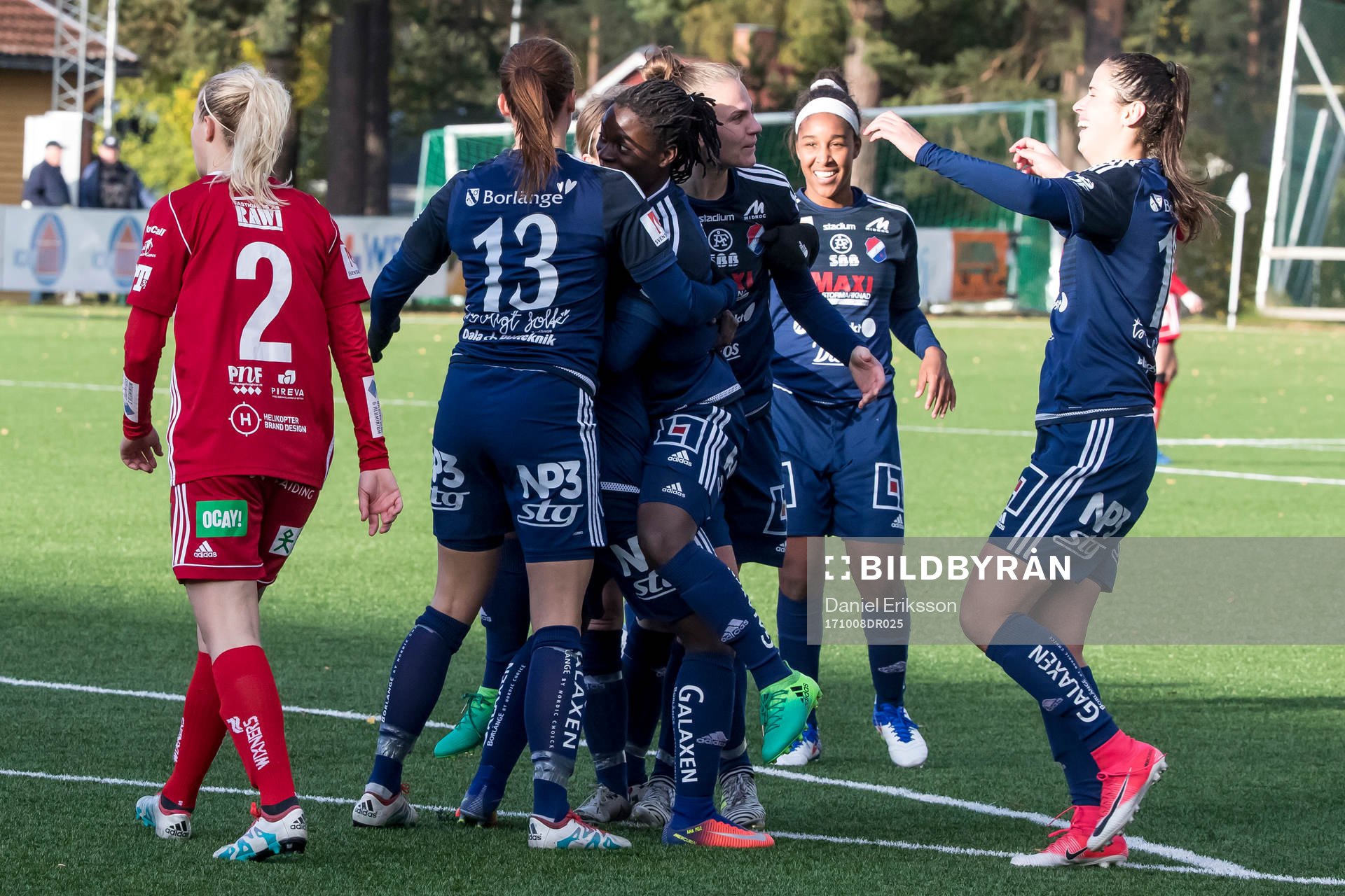 Kvarnsvedens Tabitha Chawinga och Elisabeth Addo Marie